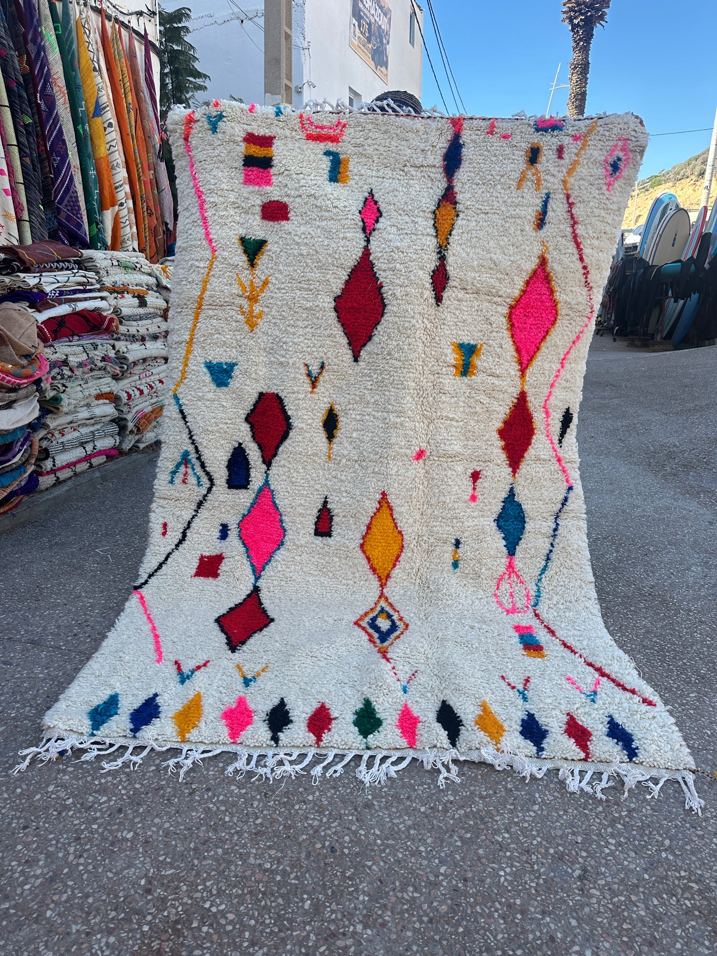 Handmade Azilal Rug, size 250 x 150 cm || 8.2 x 4.92 ft