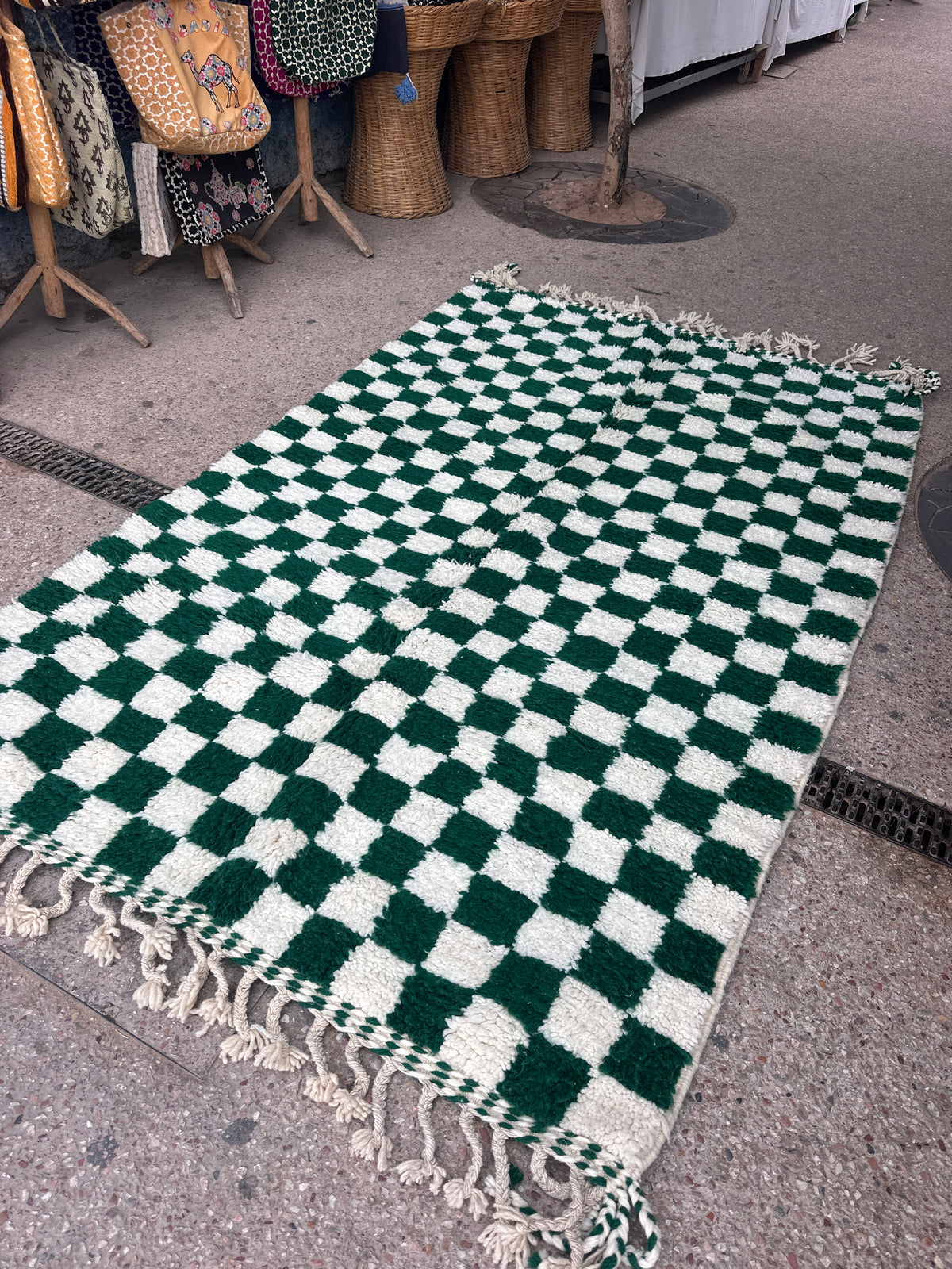 Handmade Beni Ouarain, size 250 x 150 cm || 8.2 x 4.92 ft