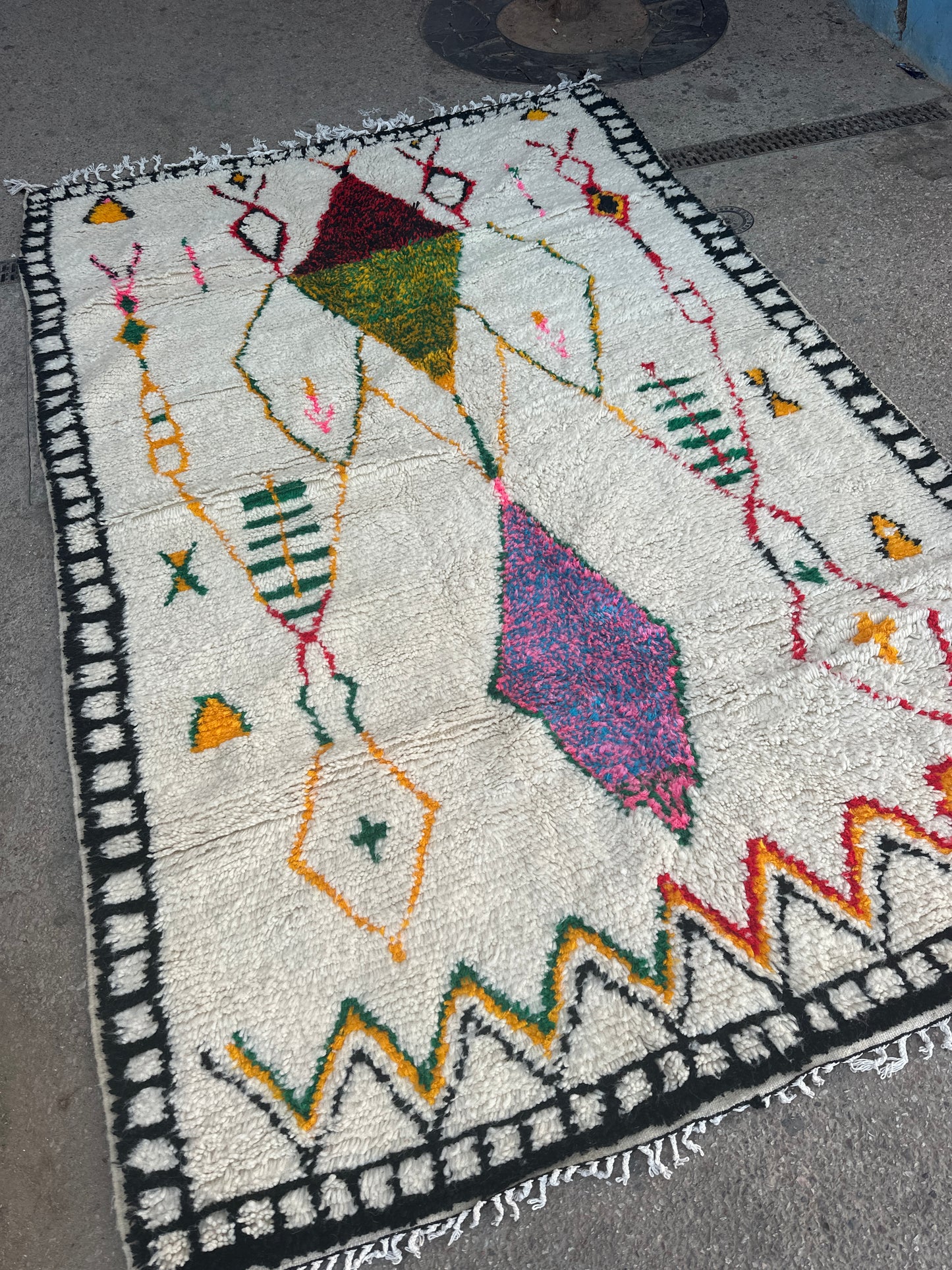 Handmade Azilal Rug, size 300 x 200 cm || 9.84 x 6.56 ft