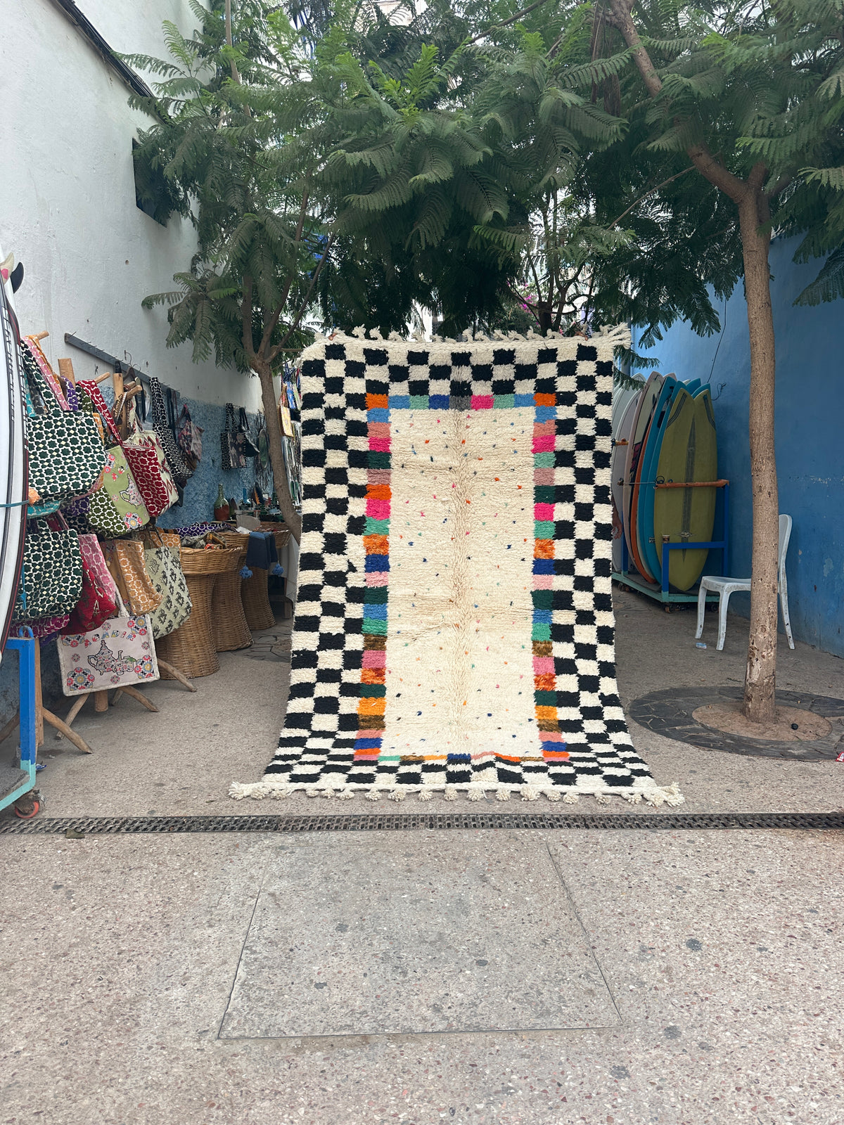 Handmade Beni Ouarain, size 250 x 150 cm || 8.2 x 4.92 ft
