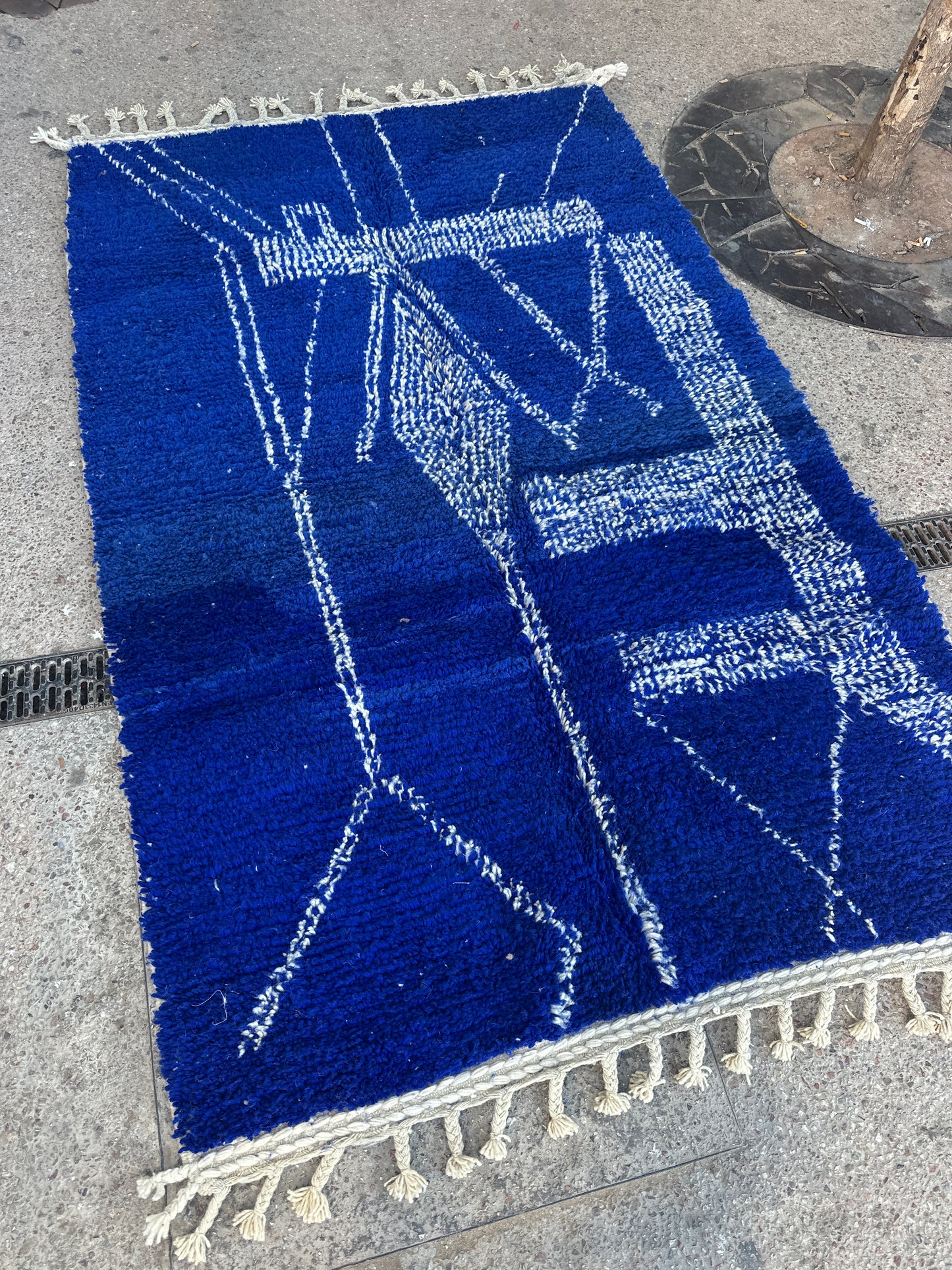 Handmade Beni Ouarain, size 250 x 150 cm || 8.2 x 4.92 ft