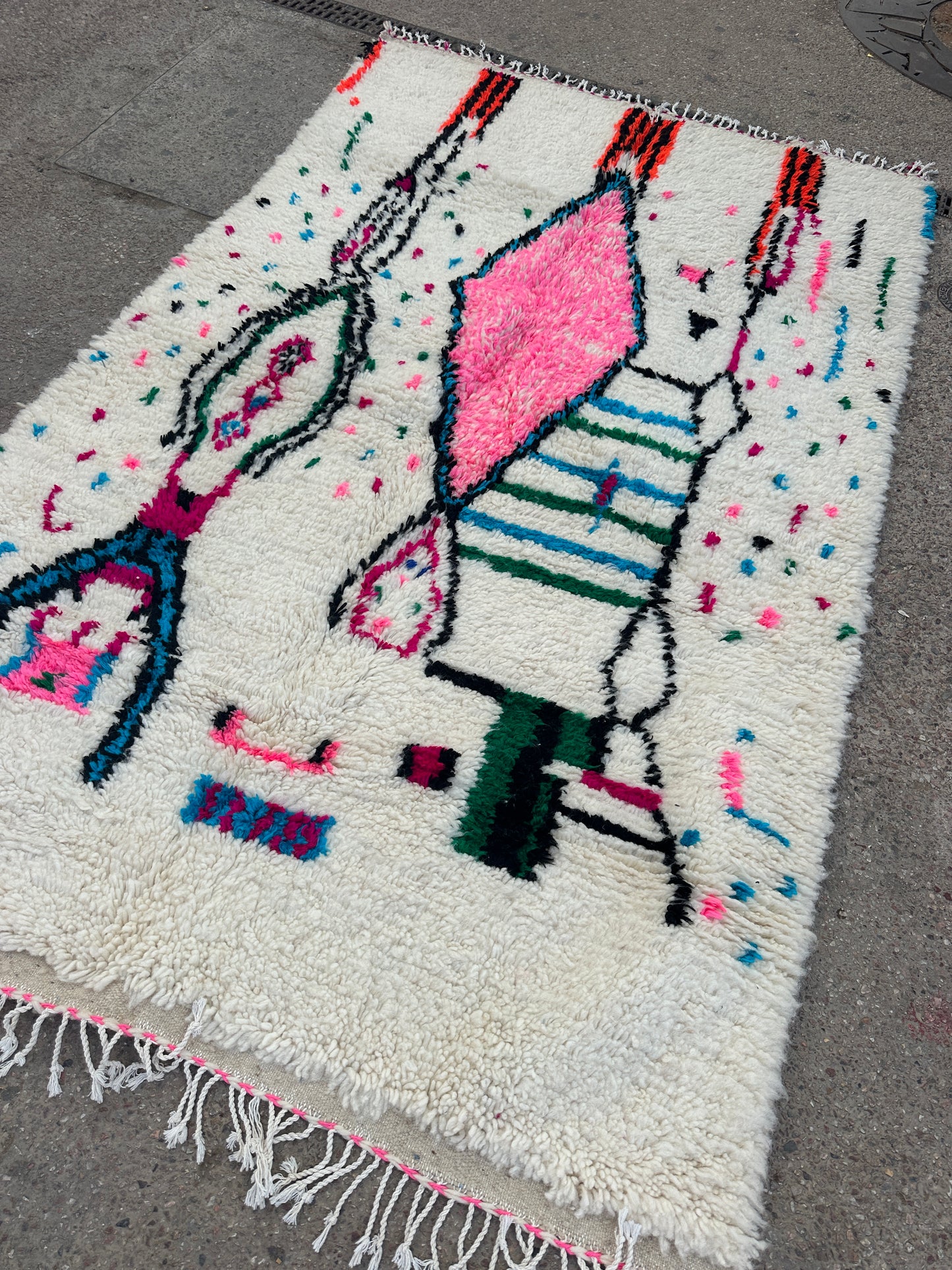 Handmade Azilal Rug, size 250 x 150 cm || 8.2 x 4.92 ft