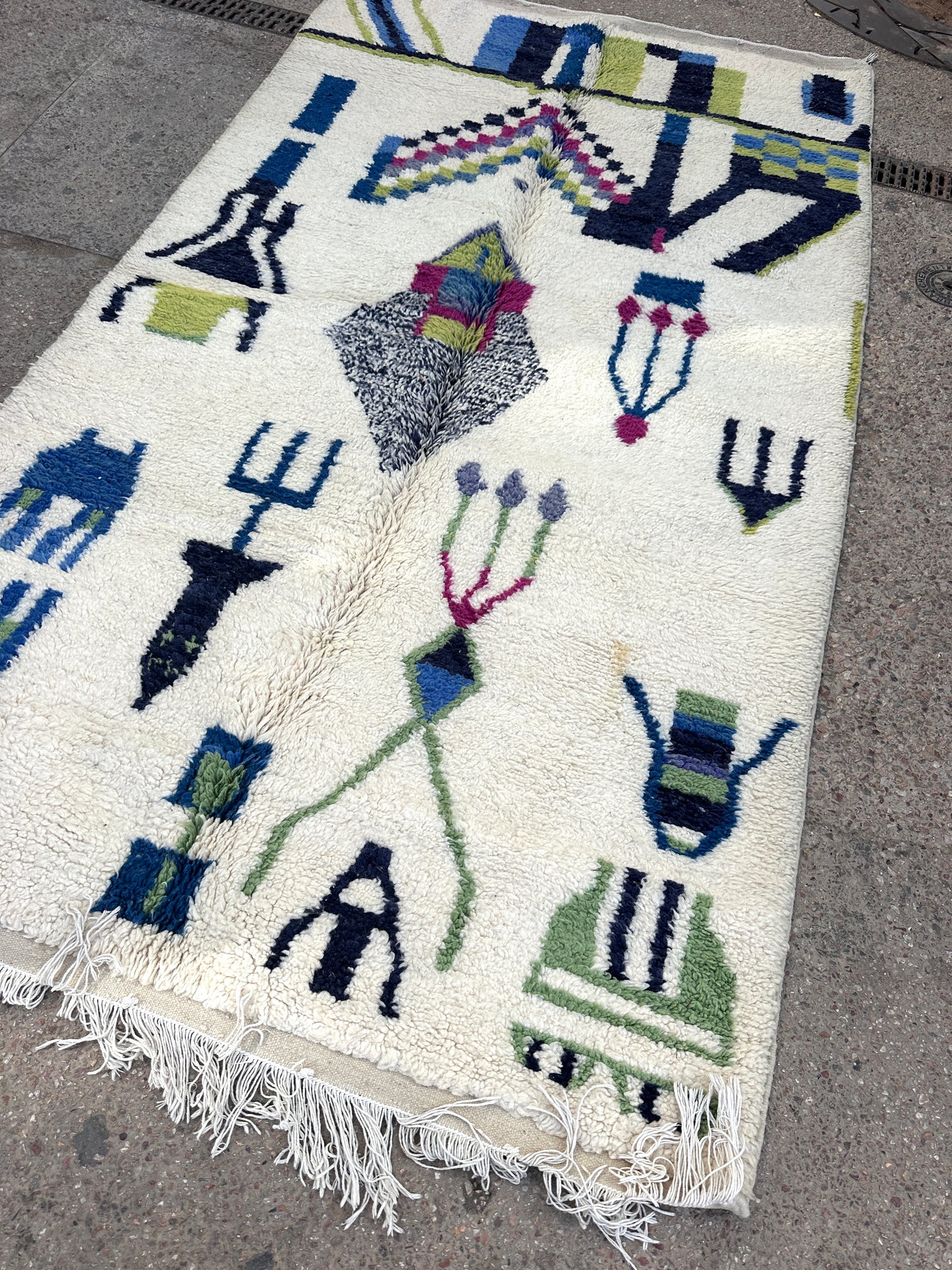 Handmade Beni Ouarain, size 250 x 150 cm || 8.2 x 4.92 ft
