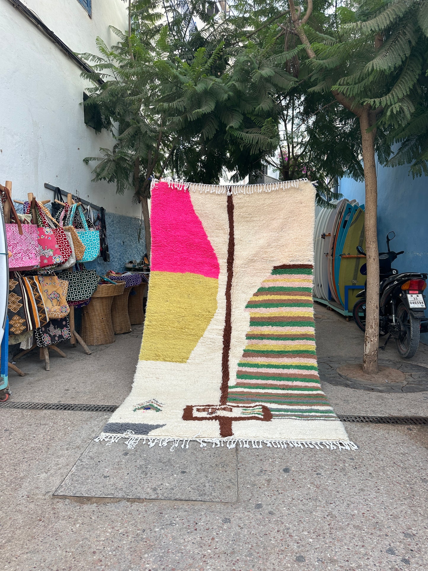Handmade Azilal Rug, size 250 x 150 cm || 8.2 x 4.92 ft
