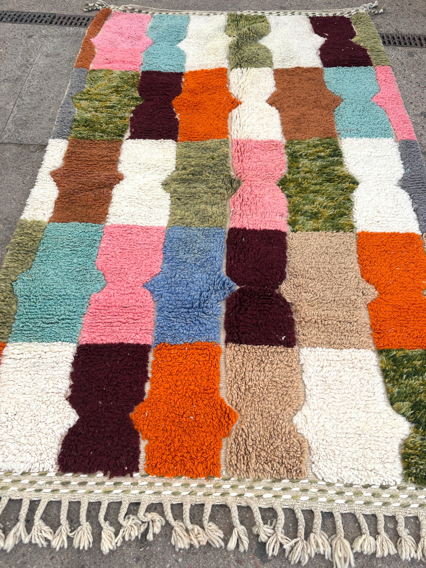 Handmade Beni Ouarain, size 250 x 150 cm || 8.2 x 4.92 ft