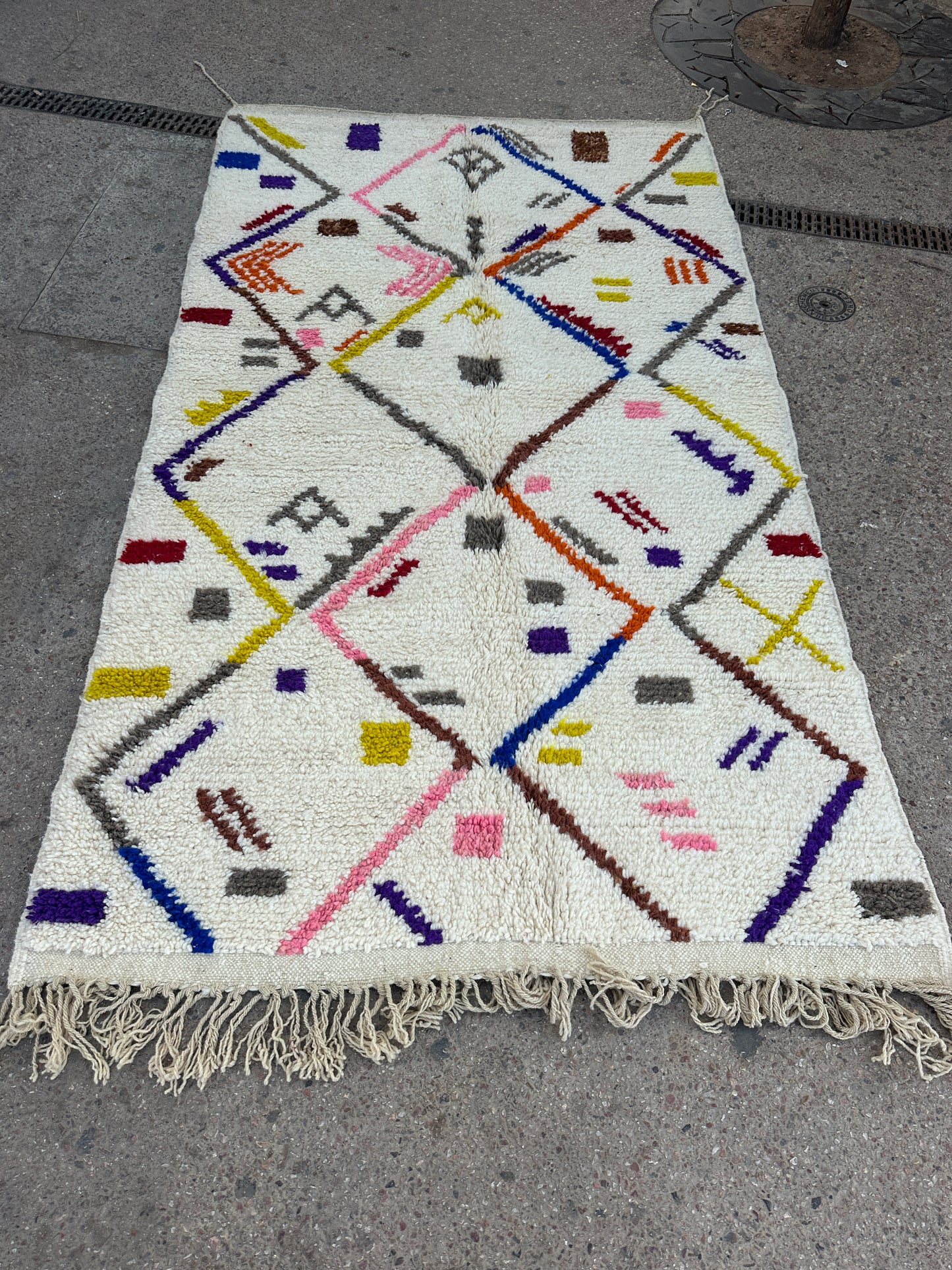 Handmade Beni Ouarain, size 250 x 150 cm || 8.2 x 4.92 ft