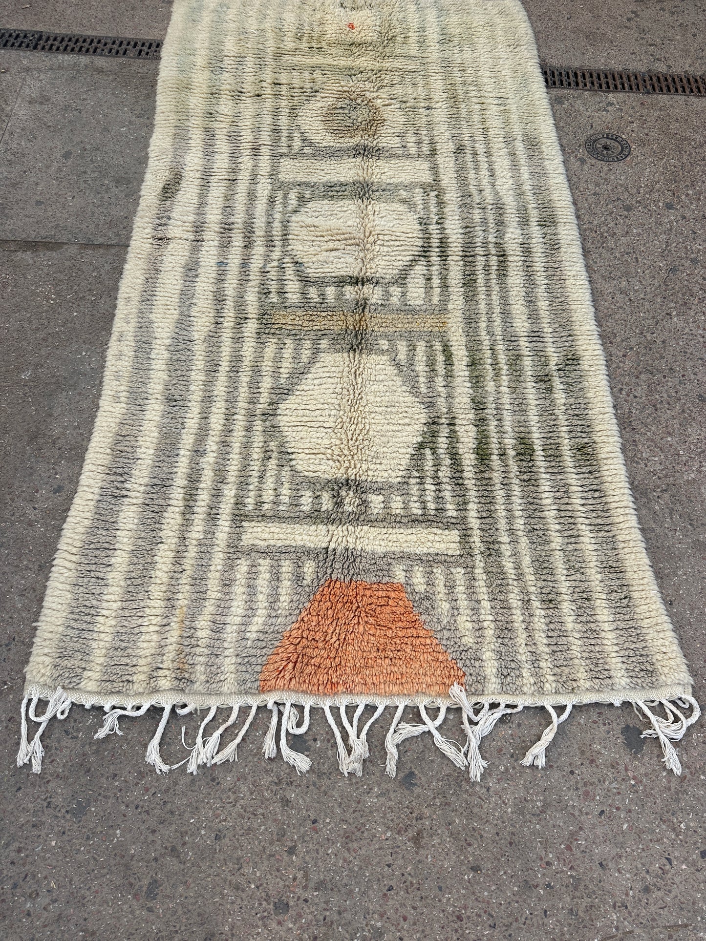 Handmade Beni Ouarain, size 250 x 150 cm || 8.2 x 4.92 ft