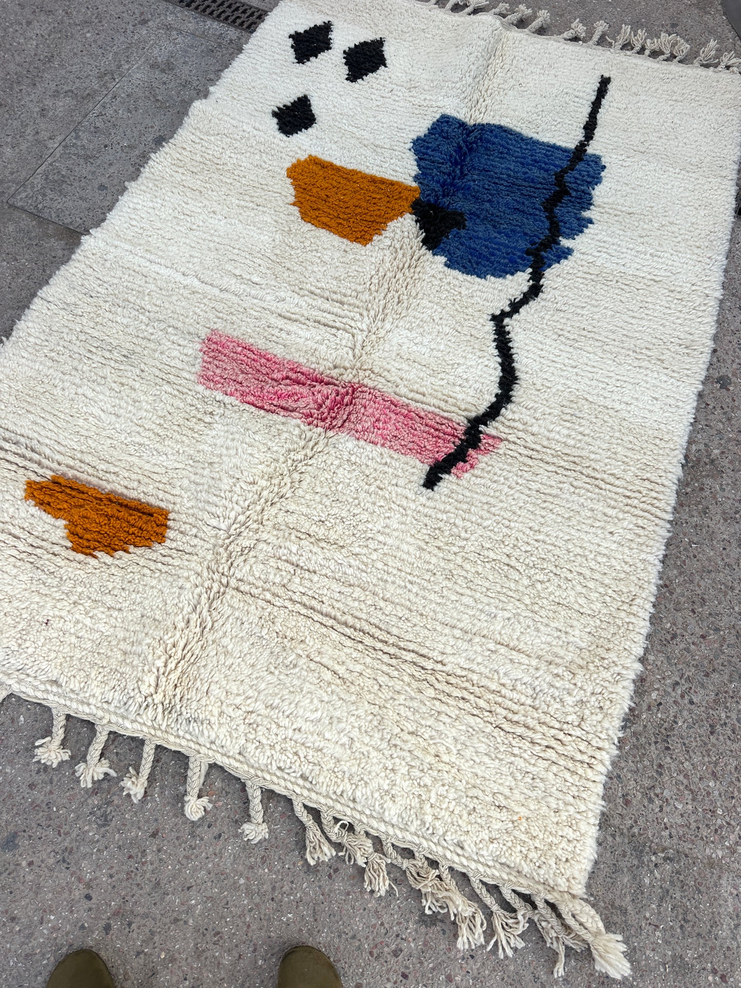 Handmade Beni Ouarain, size 250 x 150 cm || 8.2 x 4.92 ft