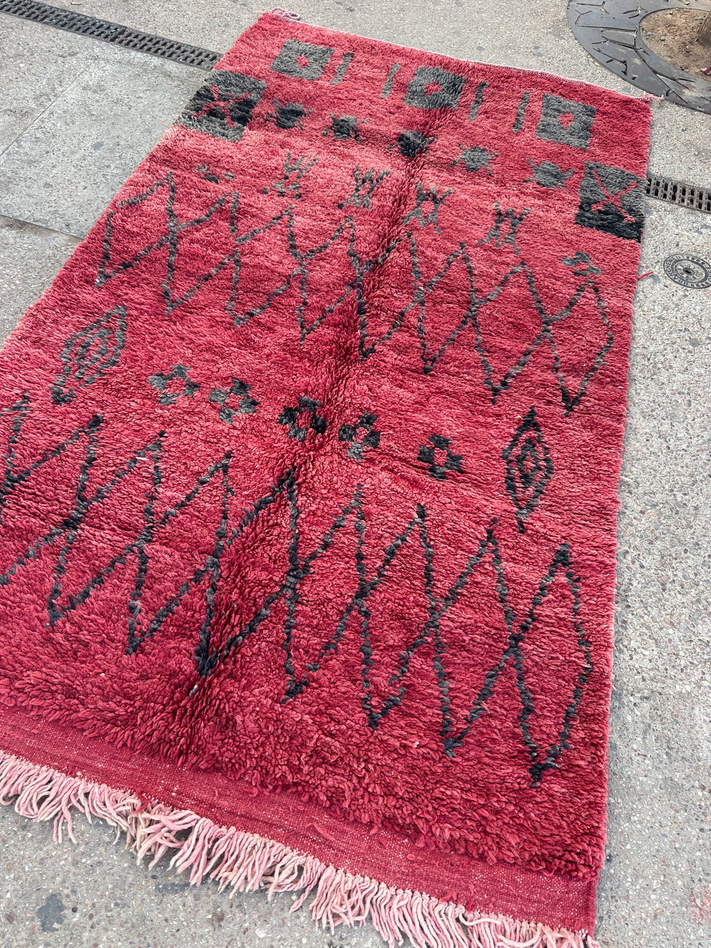 Handmade Beni Ouarain, size 250 x 150 cm || 8.2 x 4.92 ft