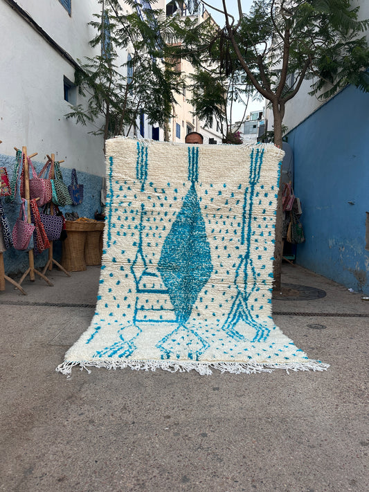 Handmade Azilal Rug, size 250 x 150 cm || 8.2 x 4.92 ft