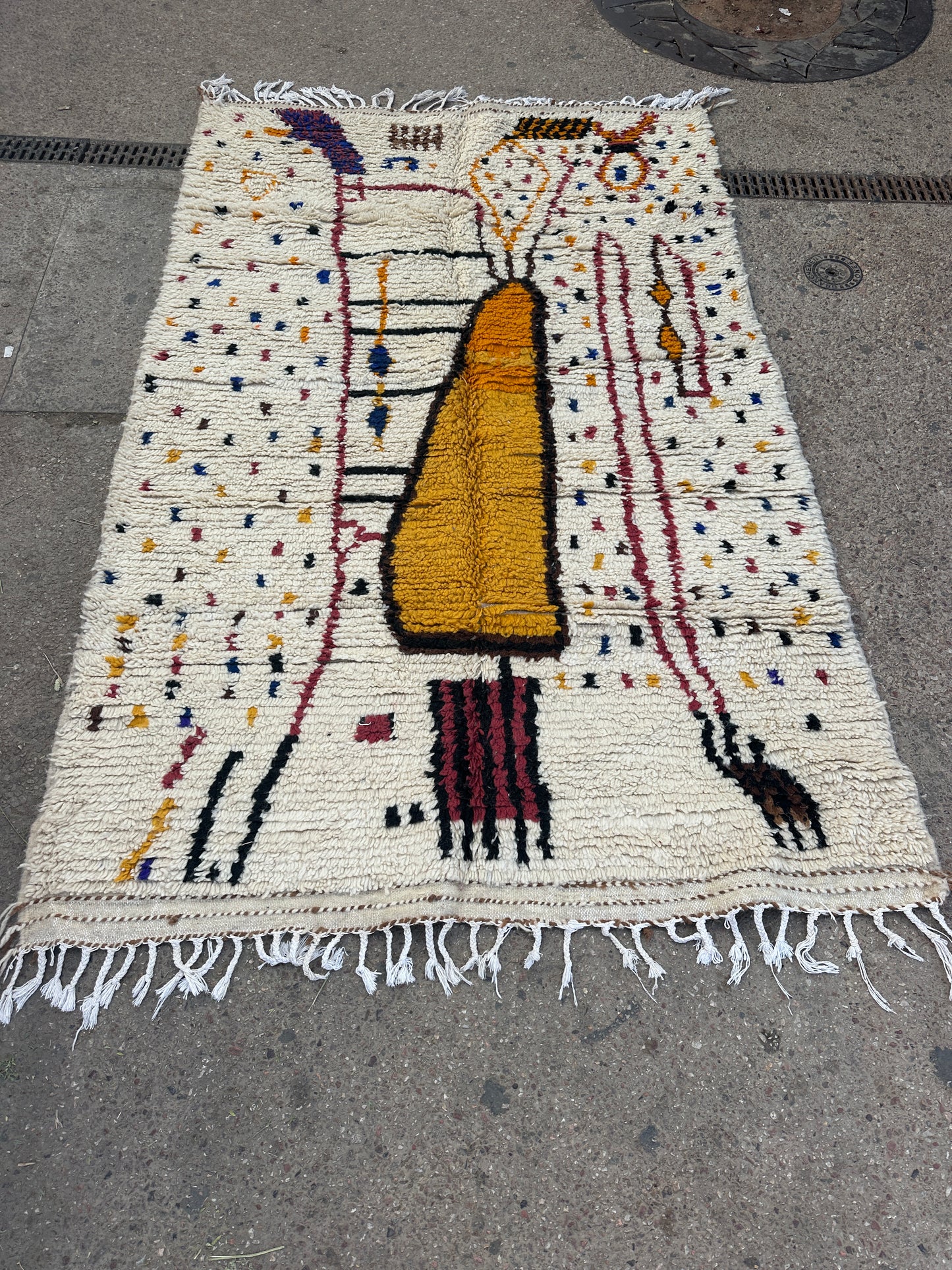 Handmade Azilal Rug, size 250 x 150 cm || 8.2 x 4.92 ft