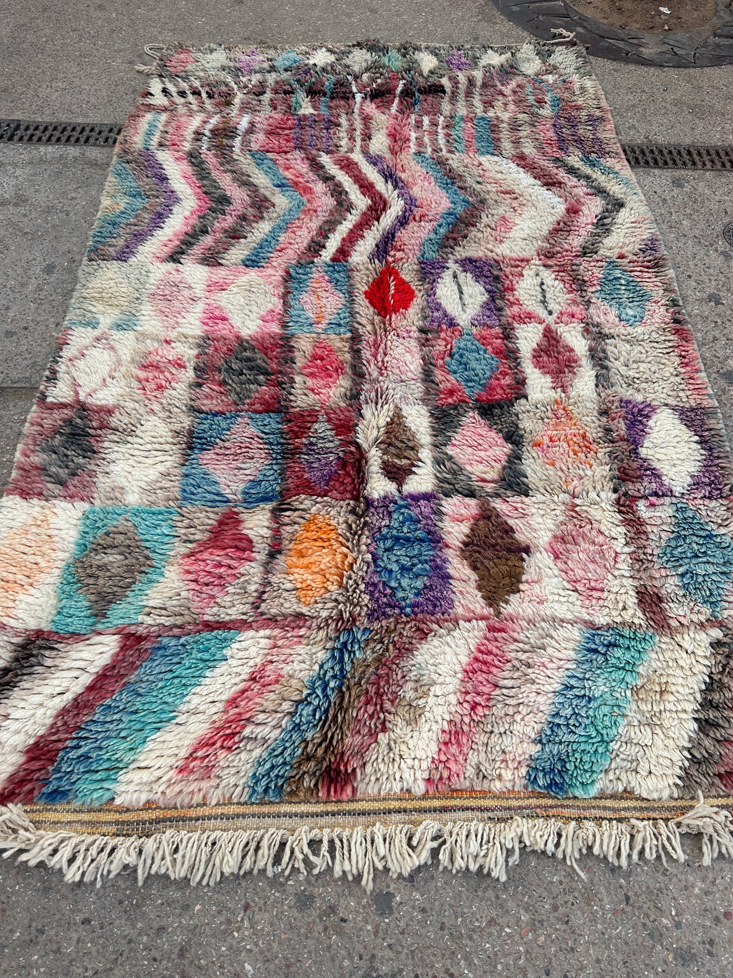 Handmade Azilal Rug, size 250 x 150 cm || 8.2 x 4.92 ft