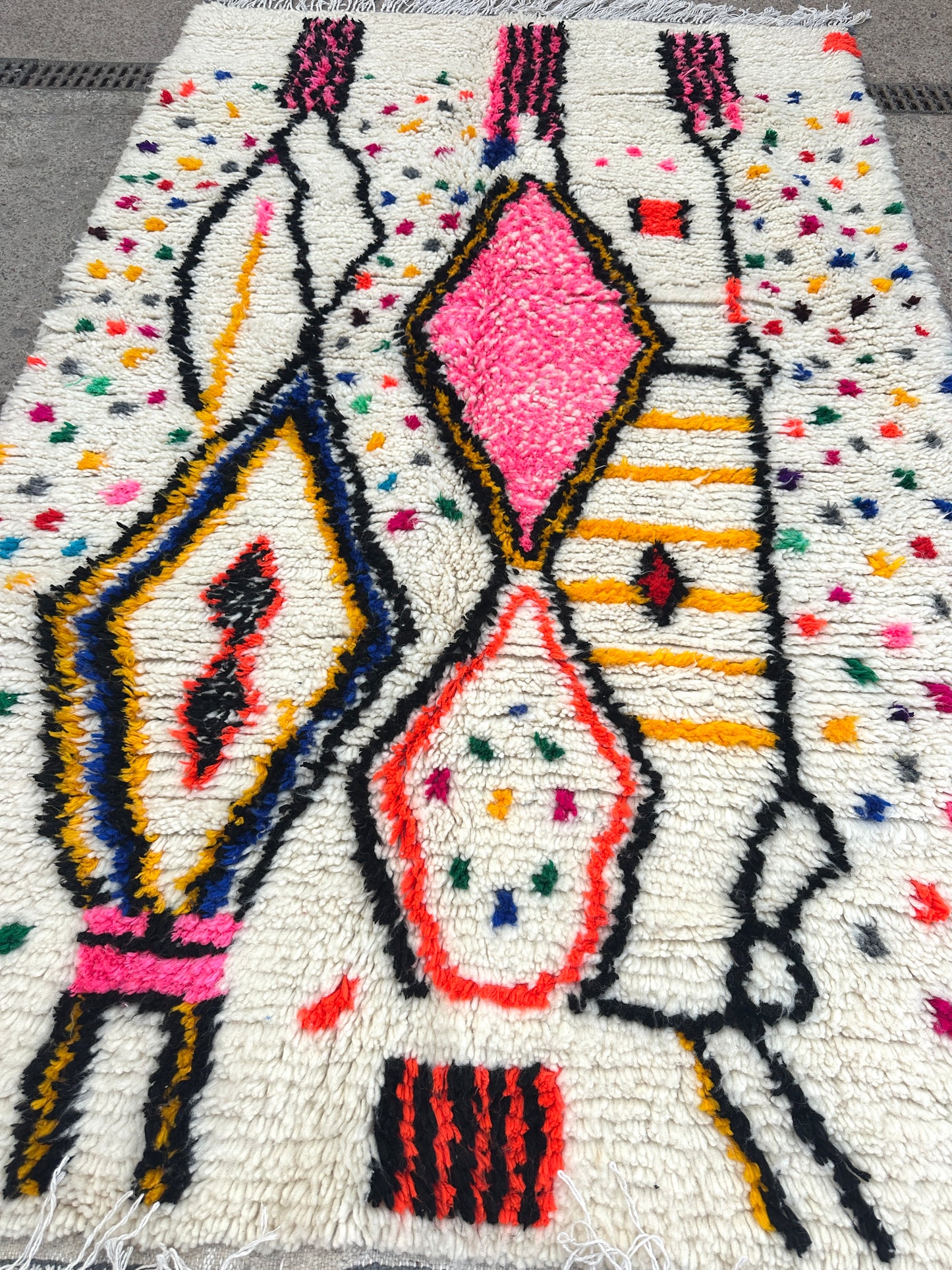 Handmade Azilal Rug, size 250 x 150 cm || 8.2 x 4.92 ft
