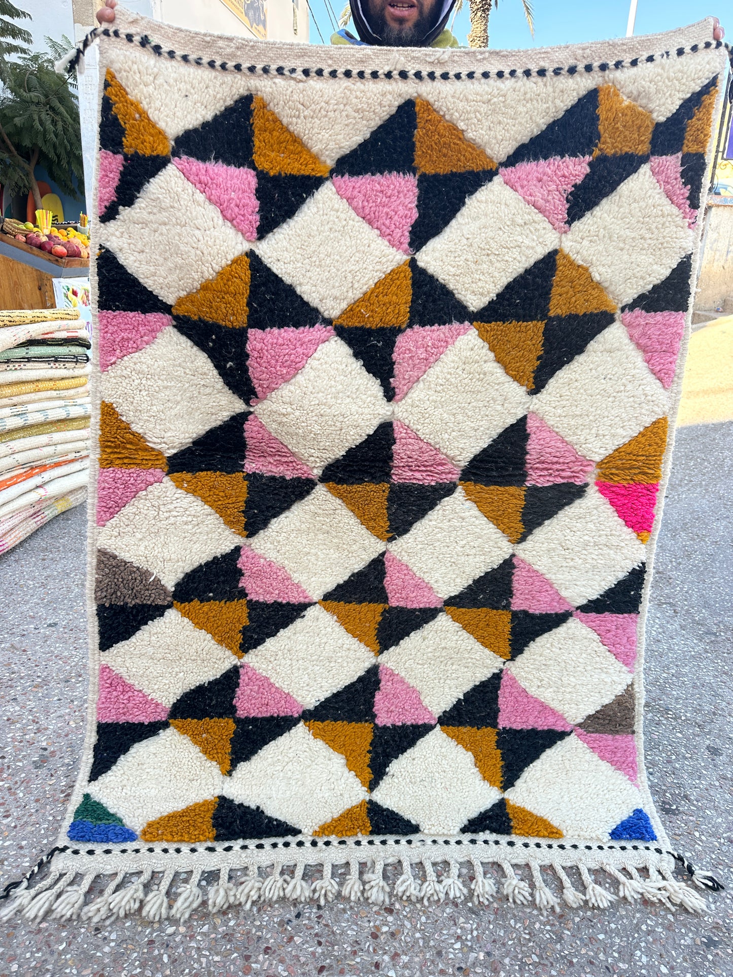 Handmade Azilal Rug, size 150 x 100 cm (4.92 x 3.28 ft)