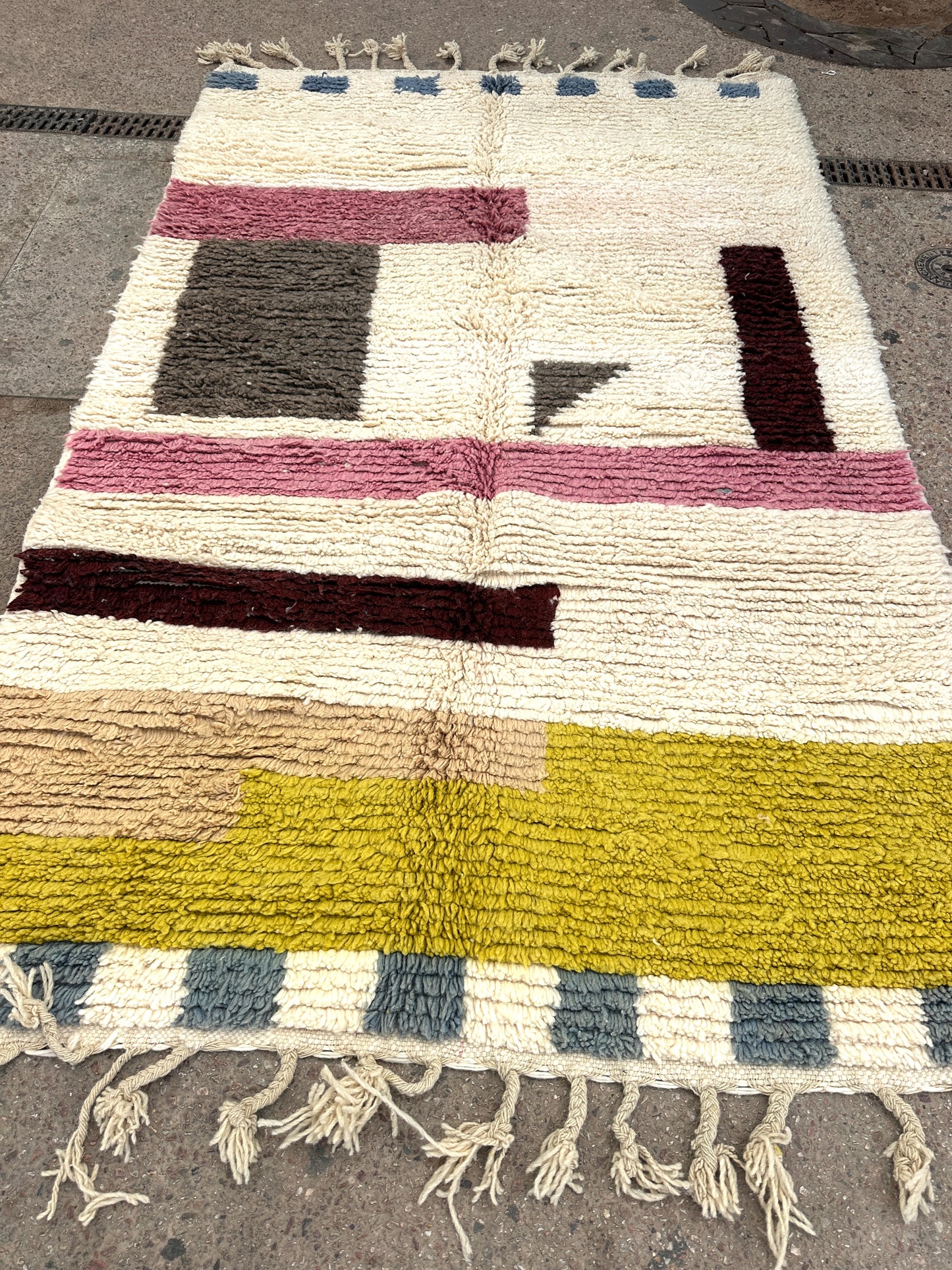 Handmade Beni Ouarain, size 250 x 150 cm || 8.2 x 4.92 ft