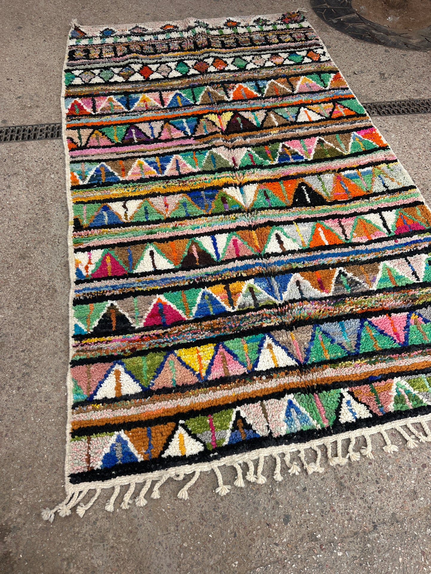 Handmade Beni Ouarain, size 250 x 150 cm || 8.2 x 4.92 ft