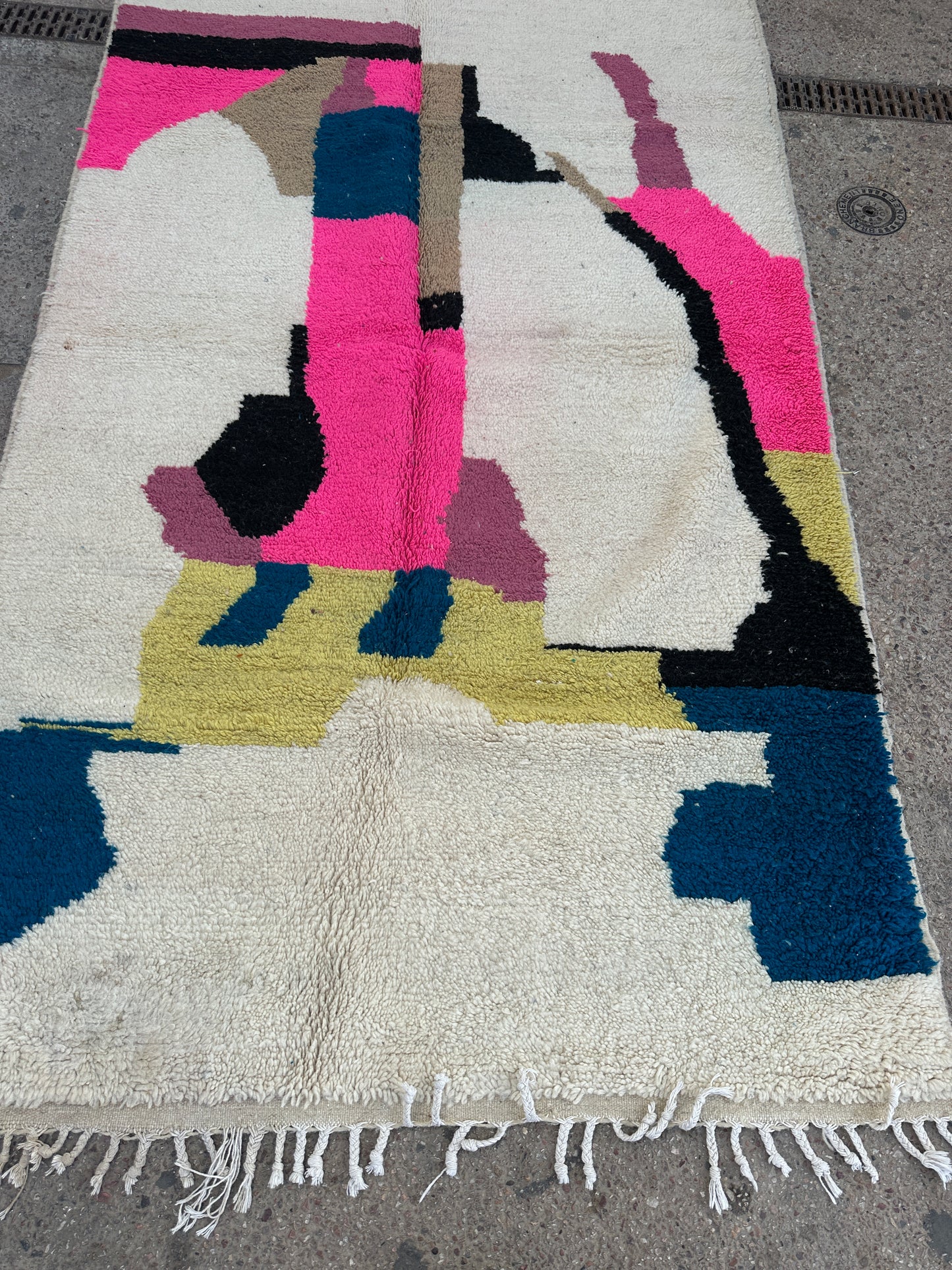 Handmade Azilal Rug, size 250 x 150 cm || 8.2 x 4.92 ft