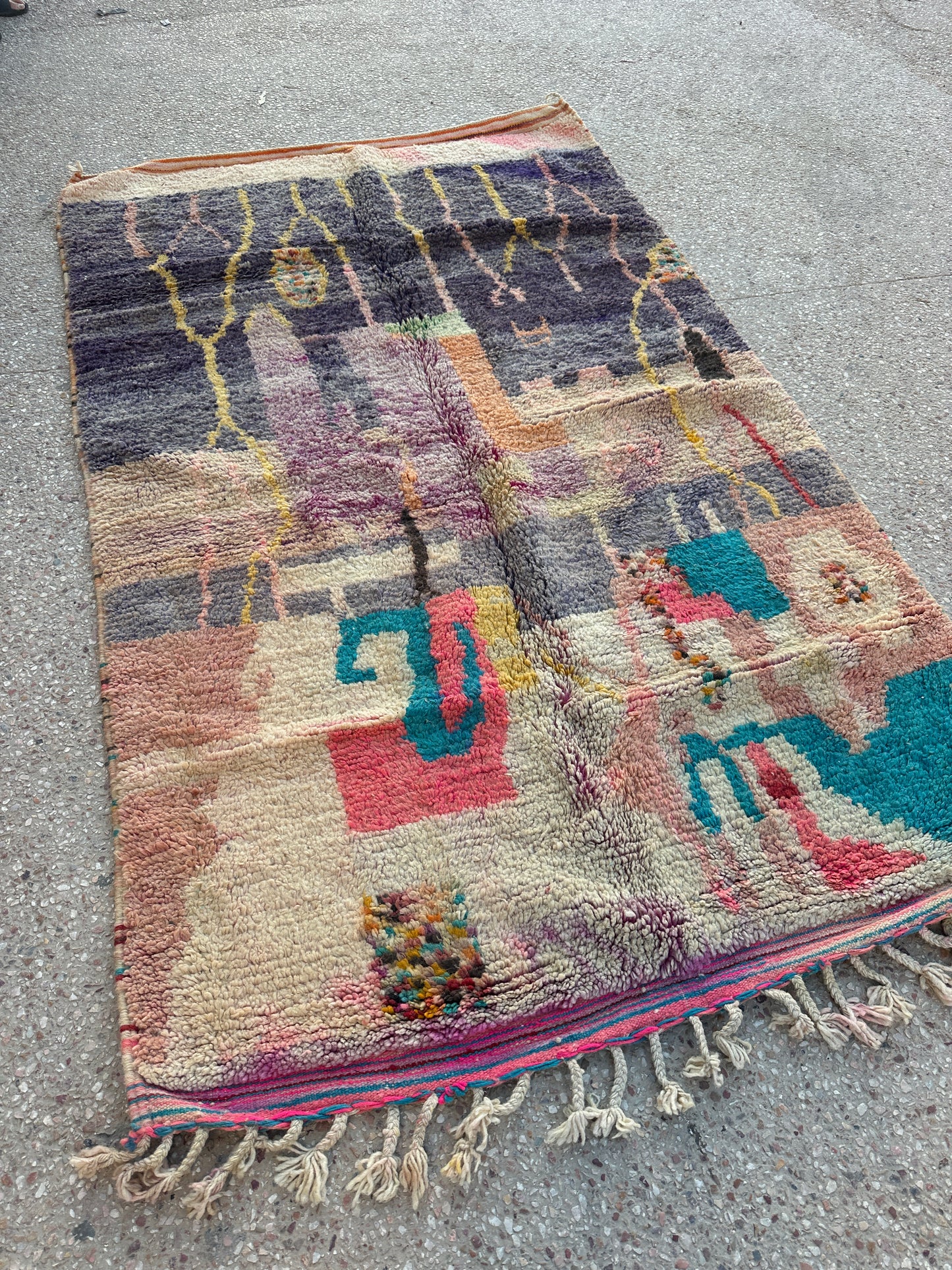 Handmade Azilal Rug, size 250 x 150 cm || 8.2 x 4.92 ft