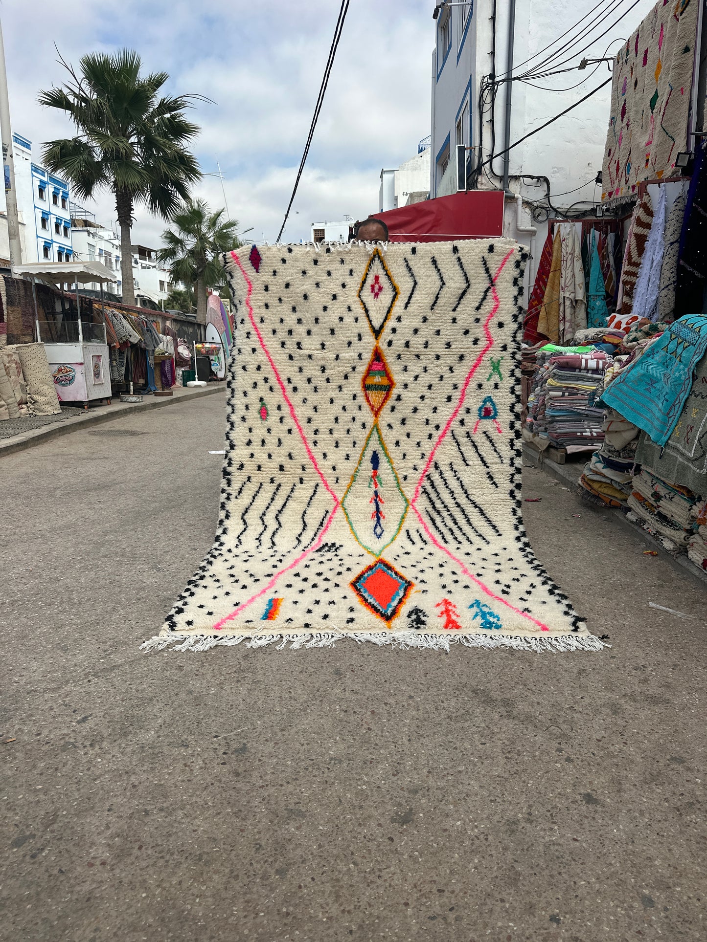 Handmade Azilal Rug, size 250 x 150 cm || 8.2 x 4.92 ft
