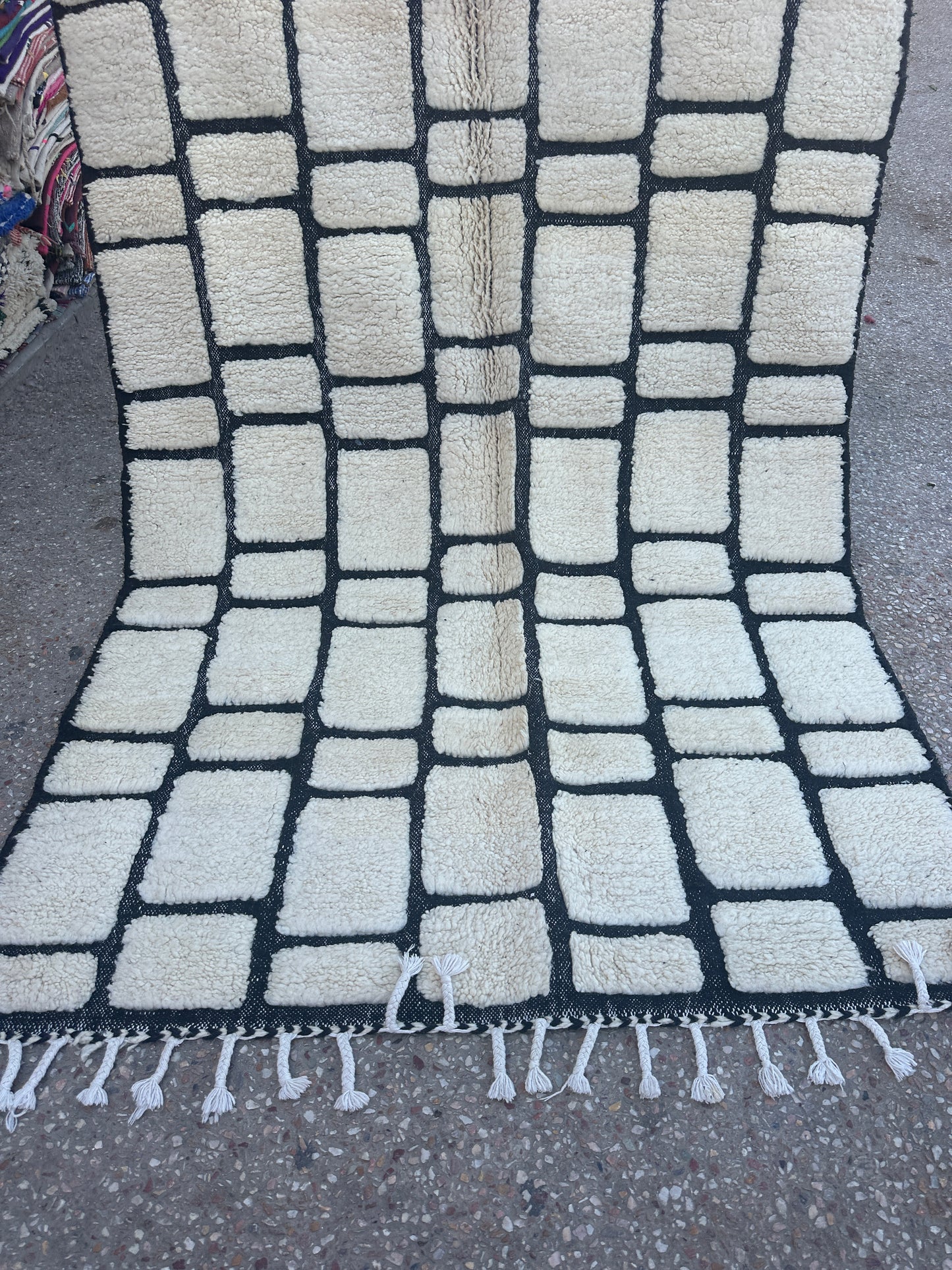 Beni Ouarain Rug size 250 x 150 cm || 8.2 x 4.92 ft