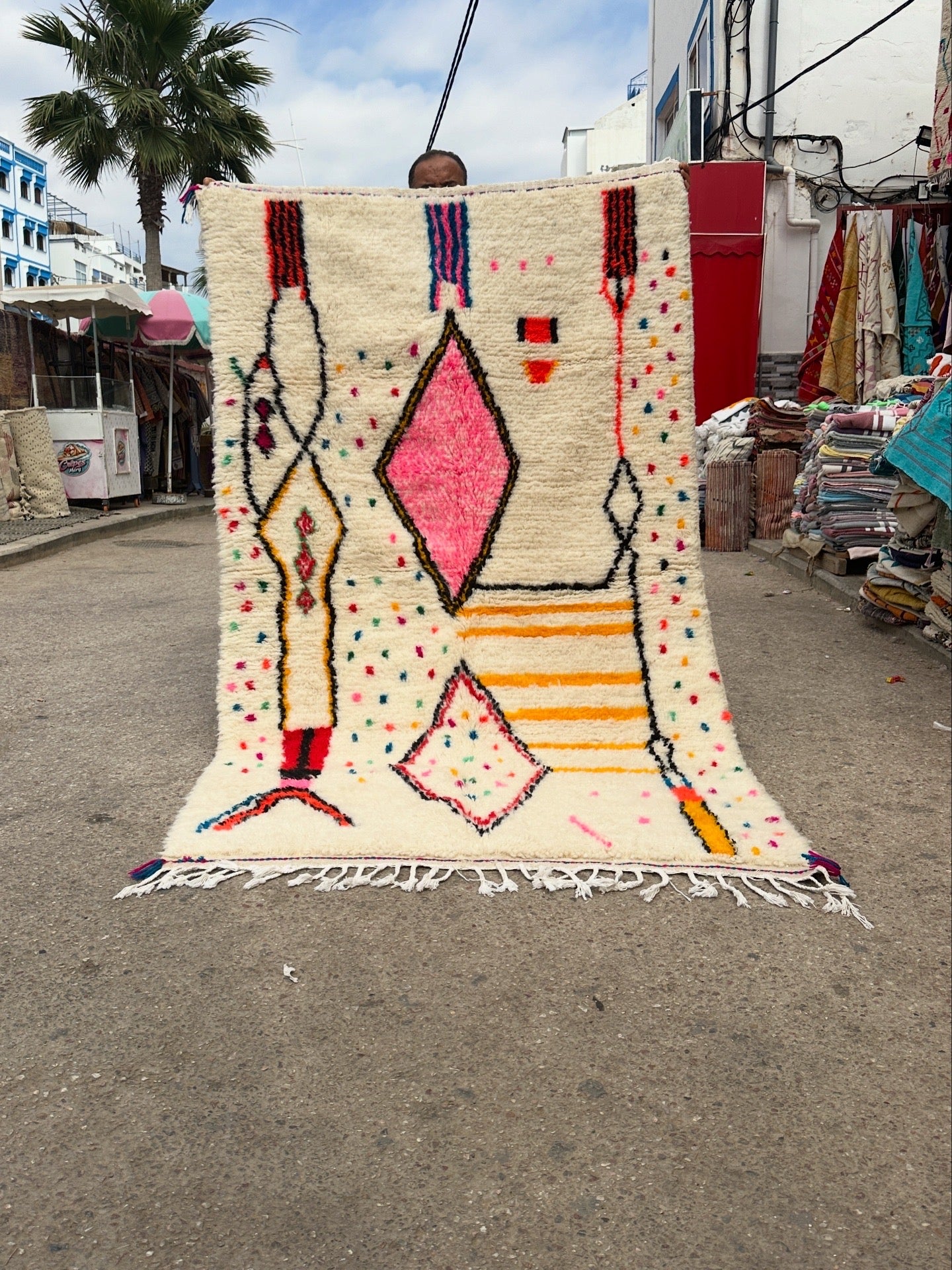 Handmade Azilal Rug, size 250 x 150 cm || 8.2 x 4.92 ft