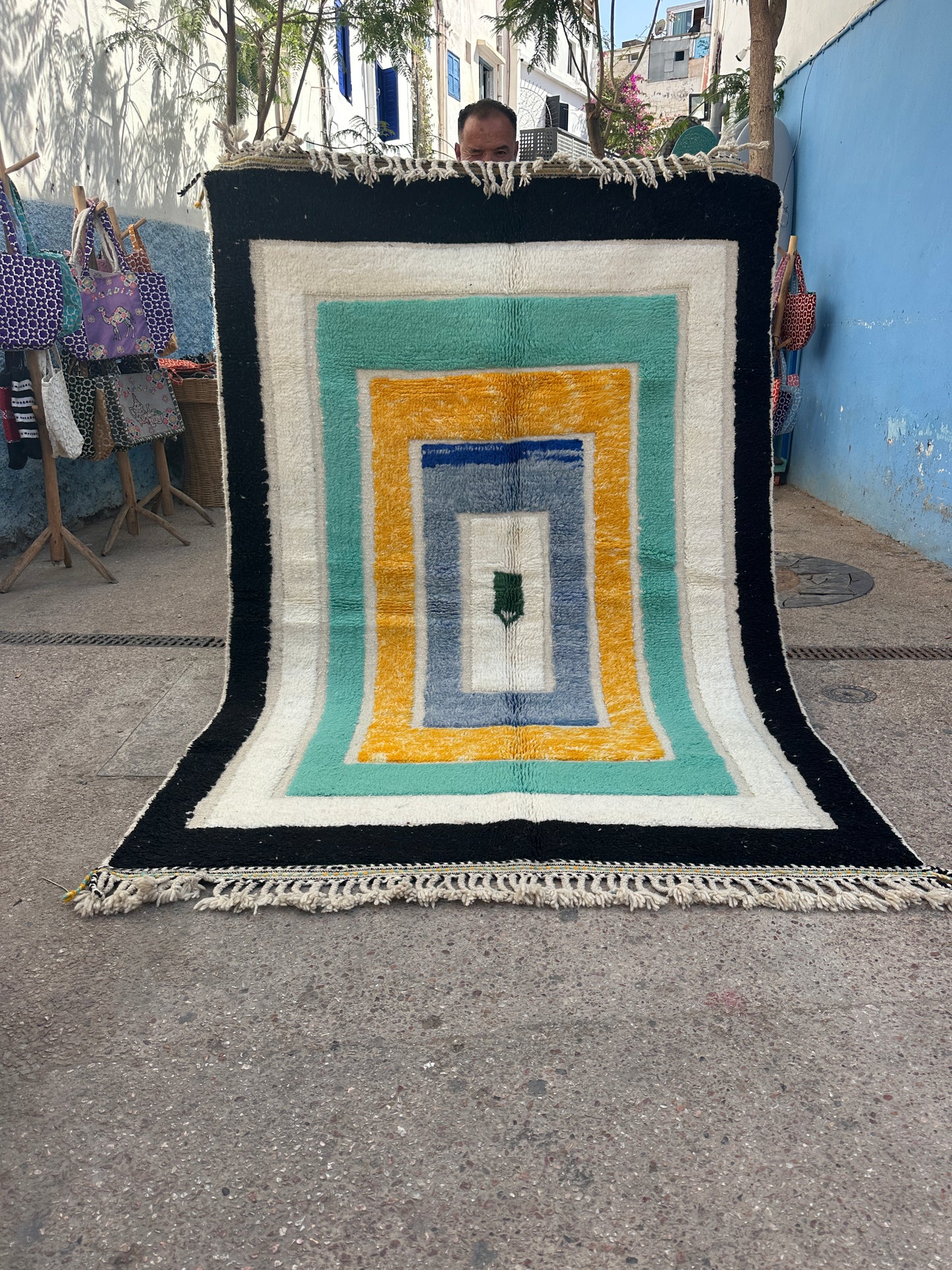 Handmade Beni Ouarain, size 250 x 150 cm || 8.2 x 4.92 ft