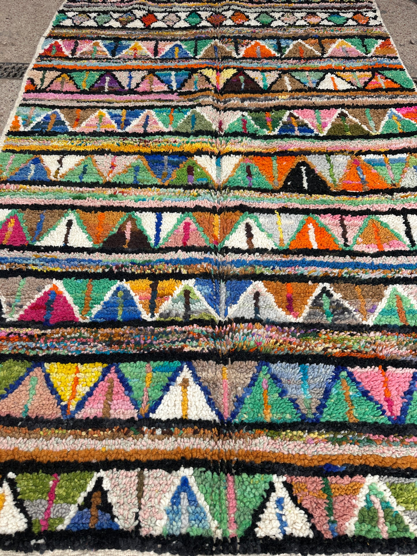 Handmade Beni Ouarain, size 250 x 150 cm || 8.2 x 4.92 ft