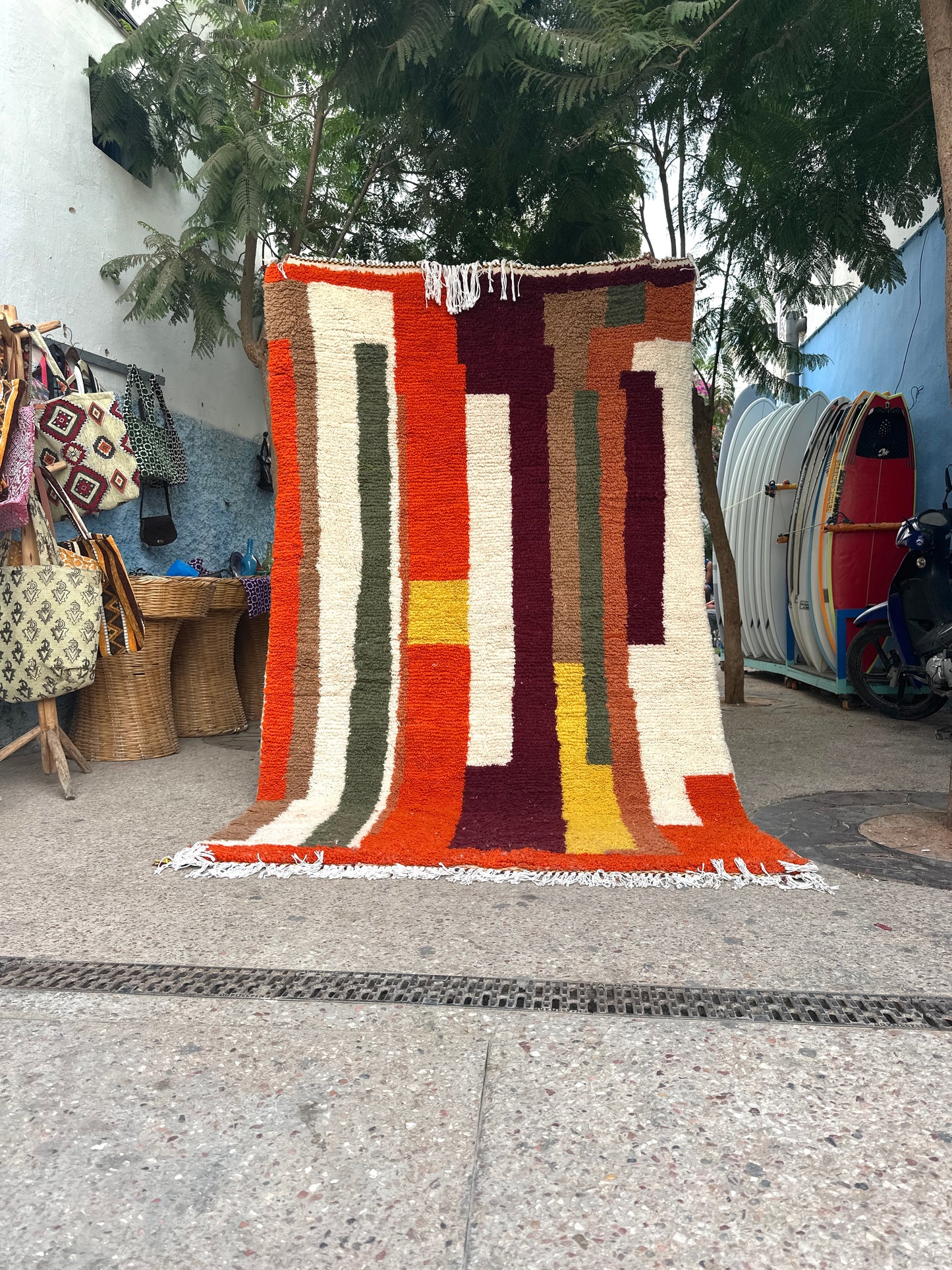 Handmade Azilal Rug, size 250 x 150 cm || 8.2 x 4.92 ft