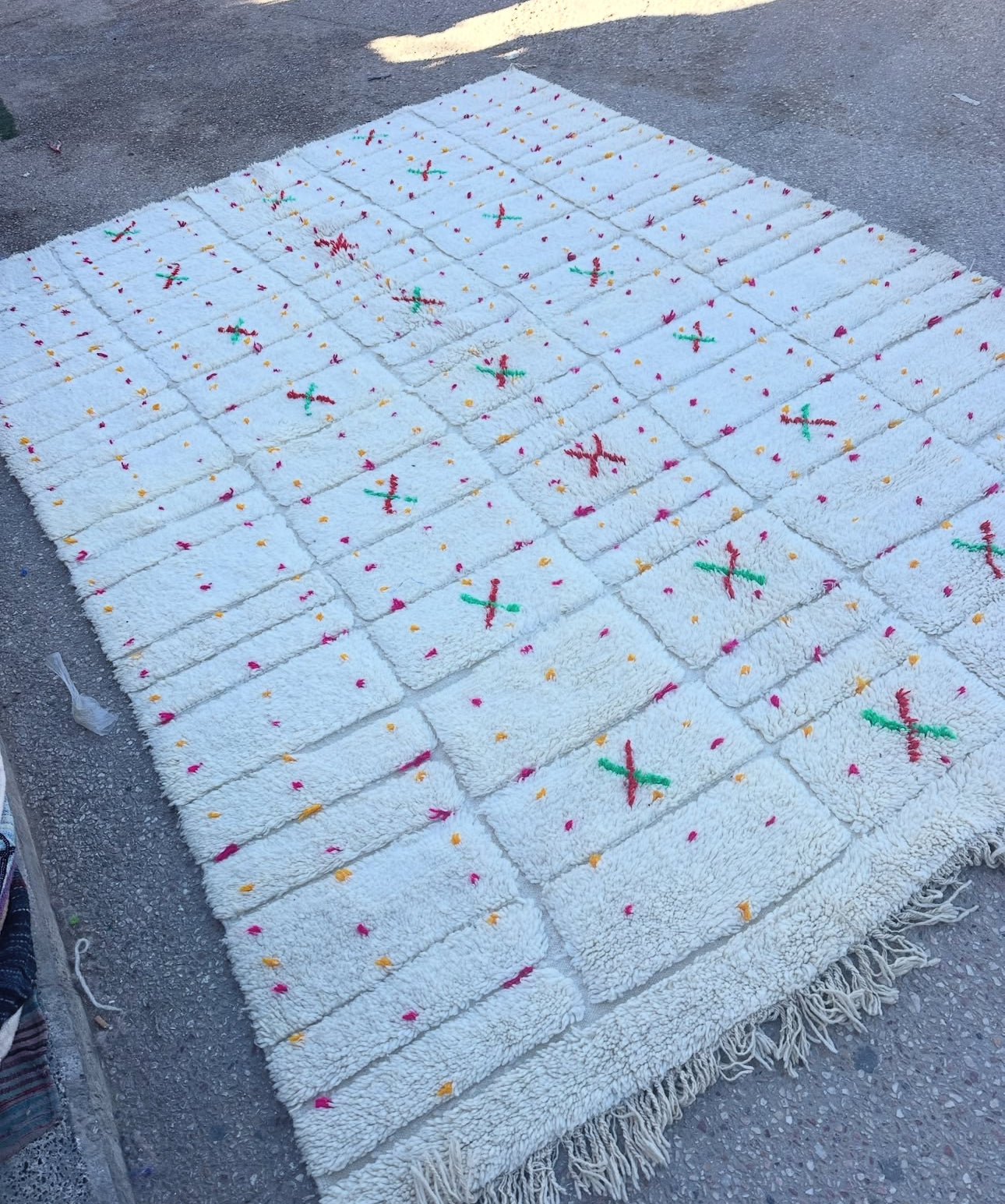 Azilal Rug, size 340 x 240 || 11.15 x 7.87 ft
