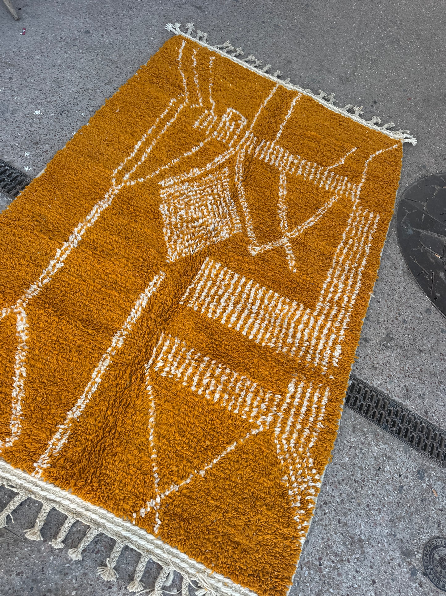 Handmade Beni Ouarain, size 250 x 150 cm || 8.2 x 4.92 ft