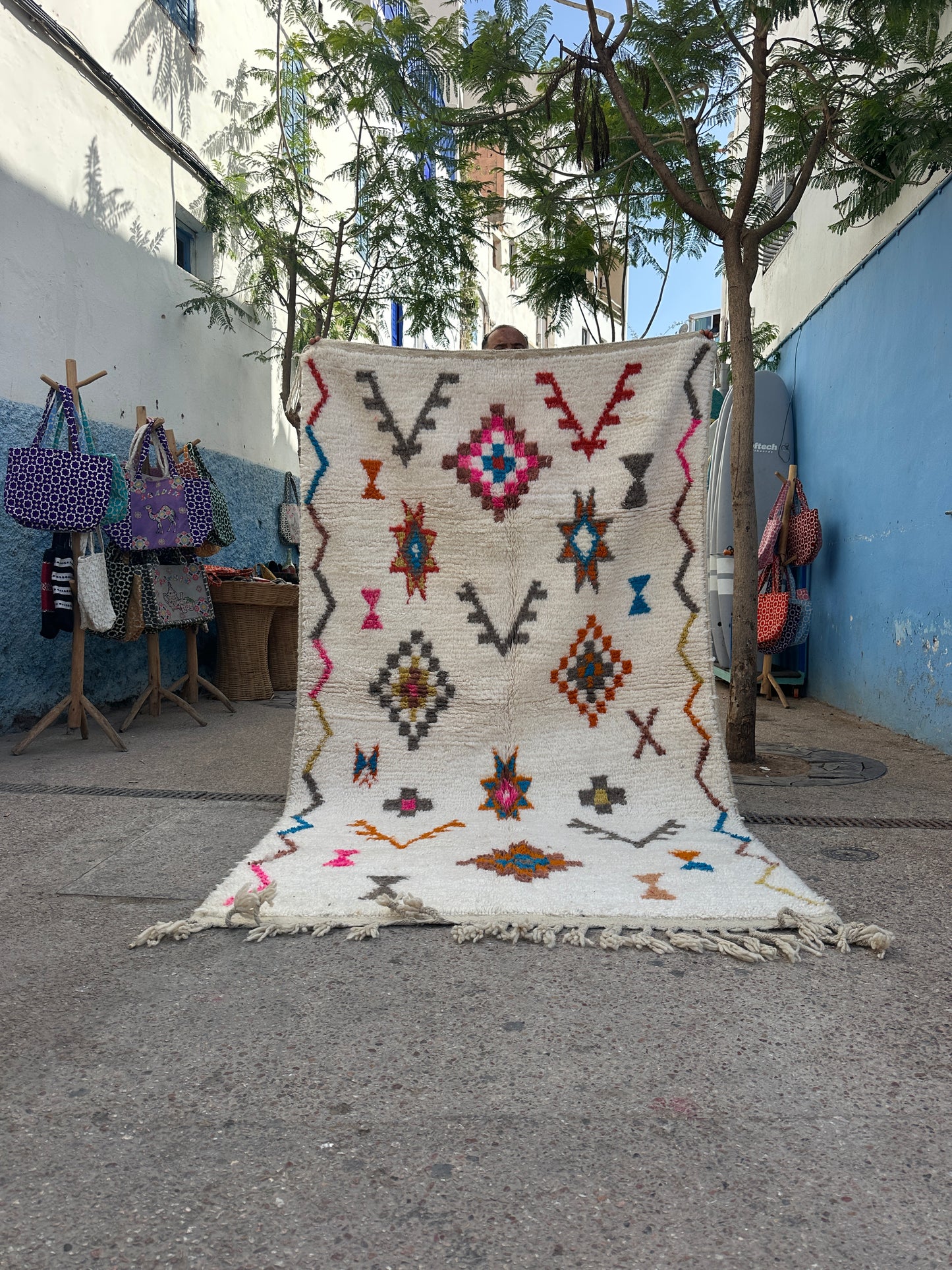 Handmade Beni Ouarain, size 250 x 150 cm || 8.2 x 4.92 ft