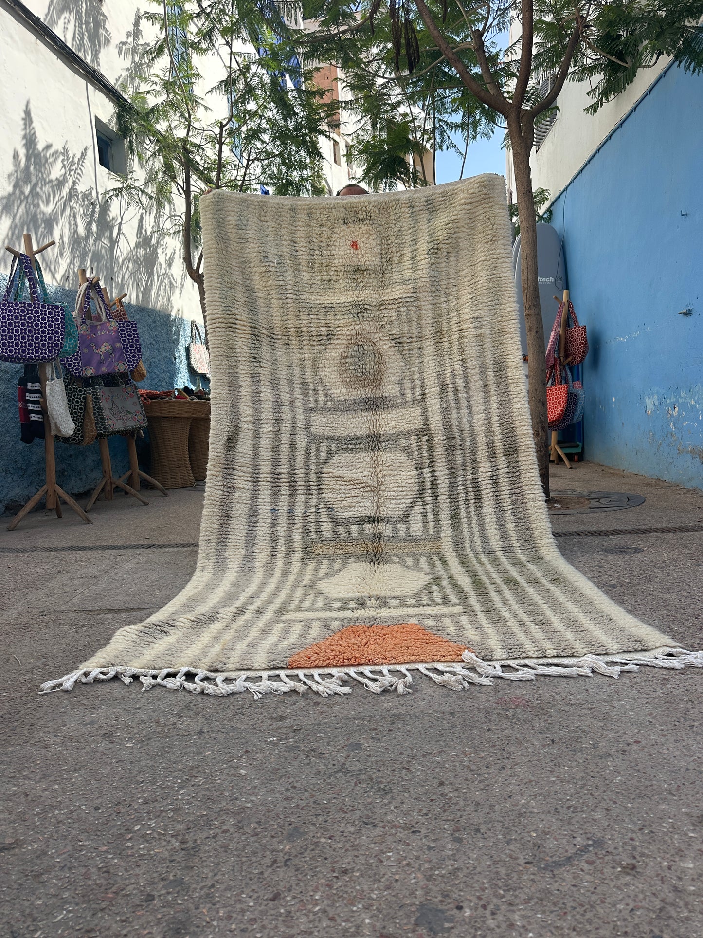 Handmade Beni Ouarain, size 250 x 150 cm || 8.2 x 4.92 ft