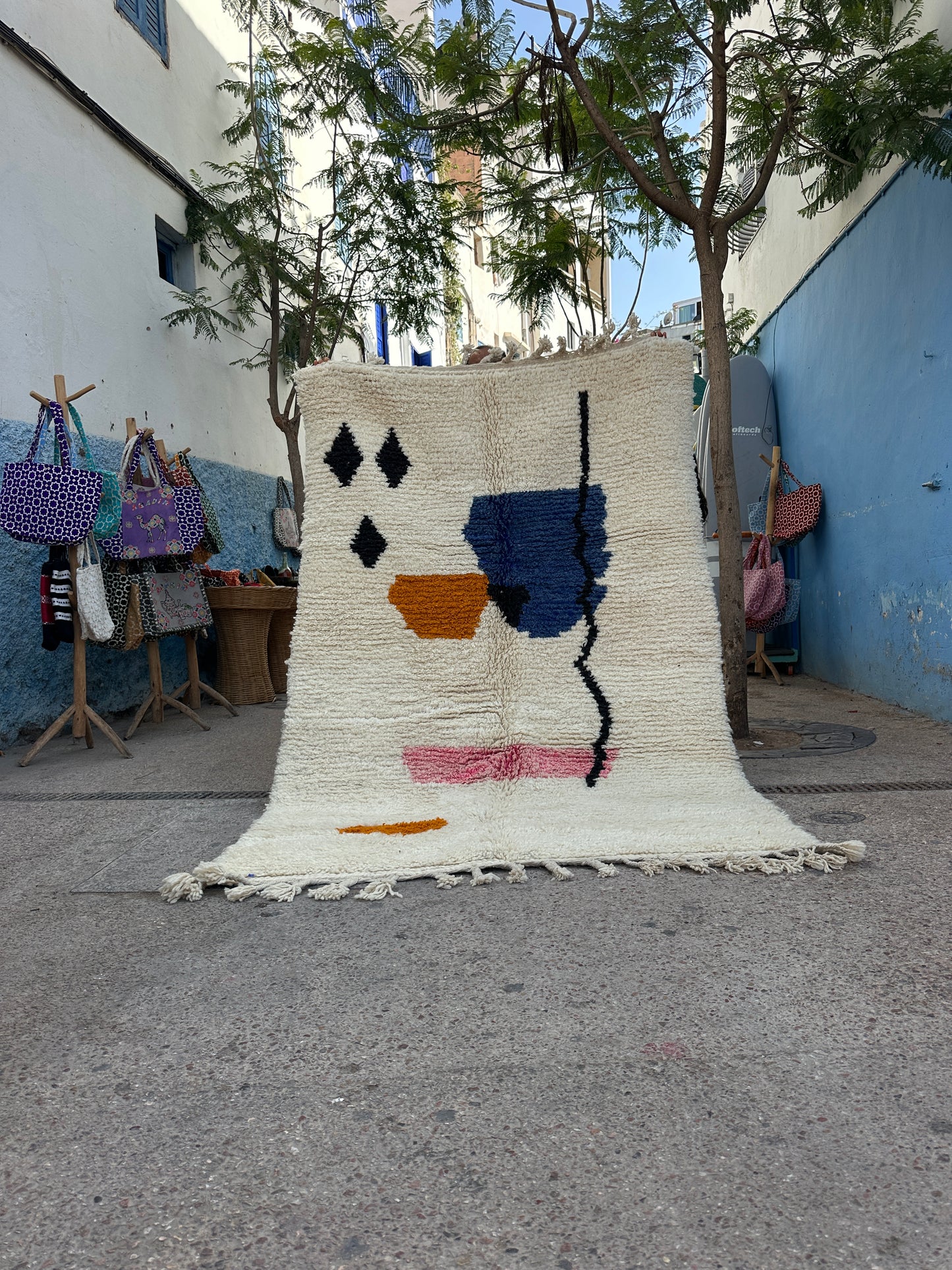 Handmade Beni Ouarain, size 250 x 150 cm || 8.2 x 4.92 ft