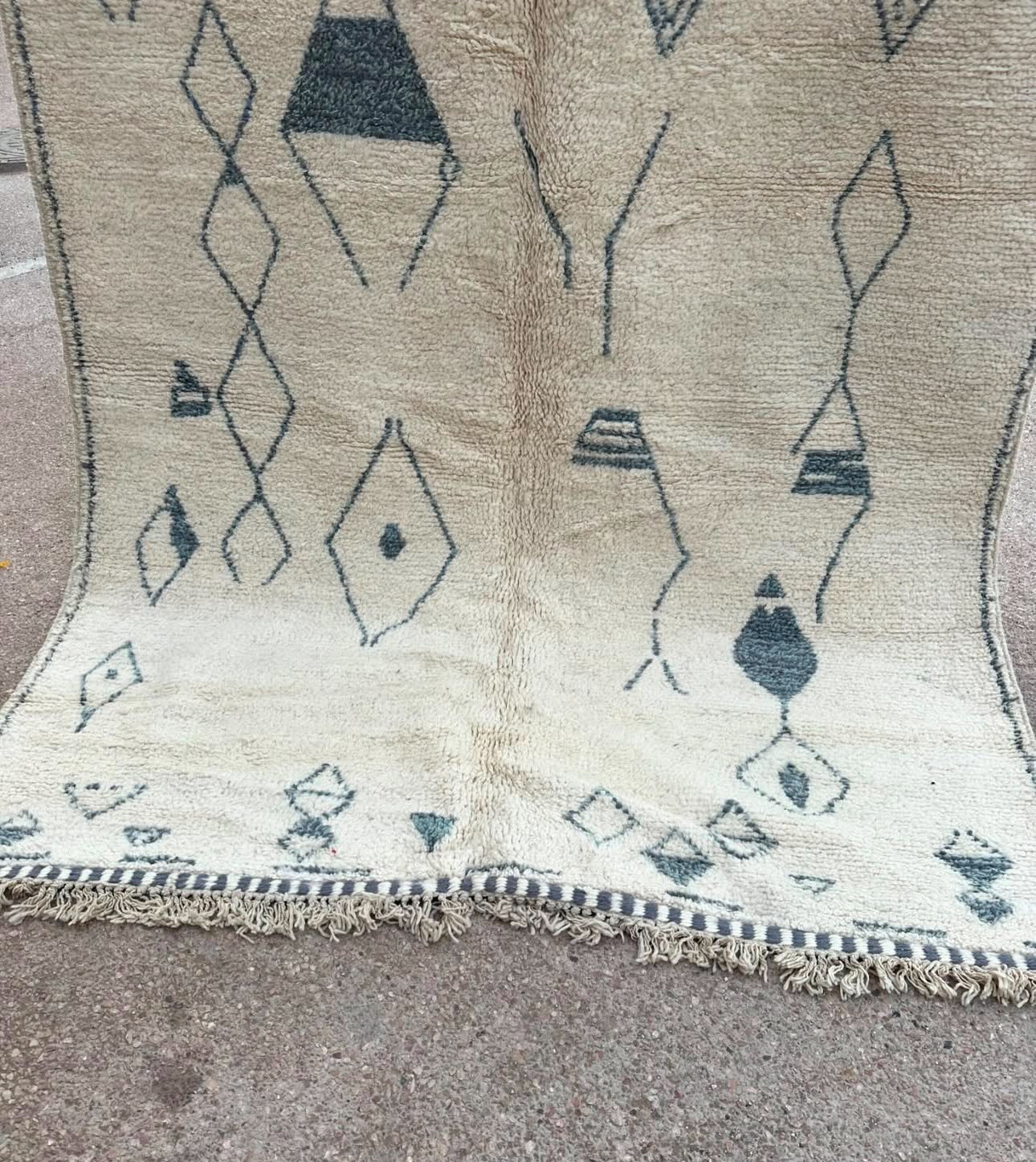 Beni Ouarain Rug size 300 x 200 cm || 9.84 x 6.56 ft
