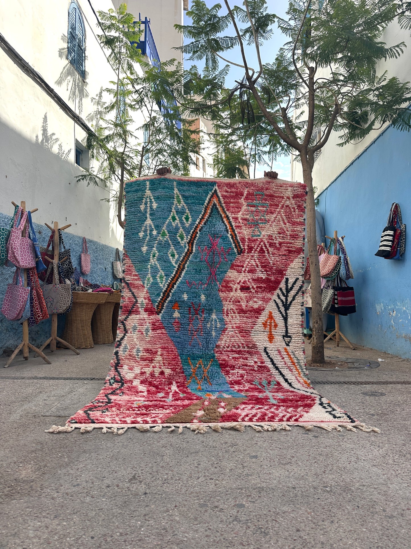 Handmade Beni Ouarain, size 250 x 150 cm || 8.2 x 4.92 ft