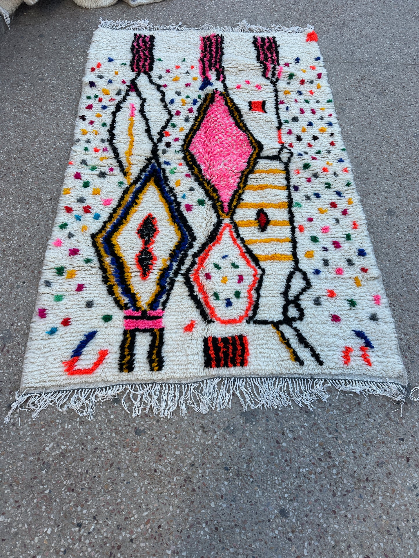Handmade Azilal Rug, size 250 x 150 cm || 8.2 x 4.92 ft