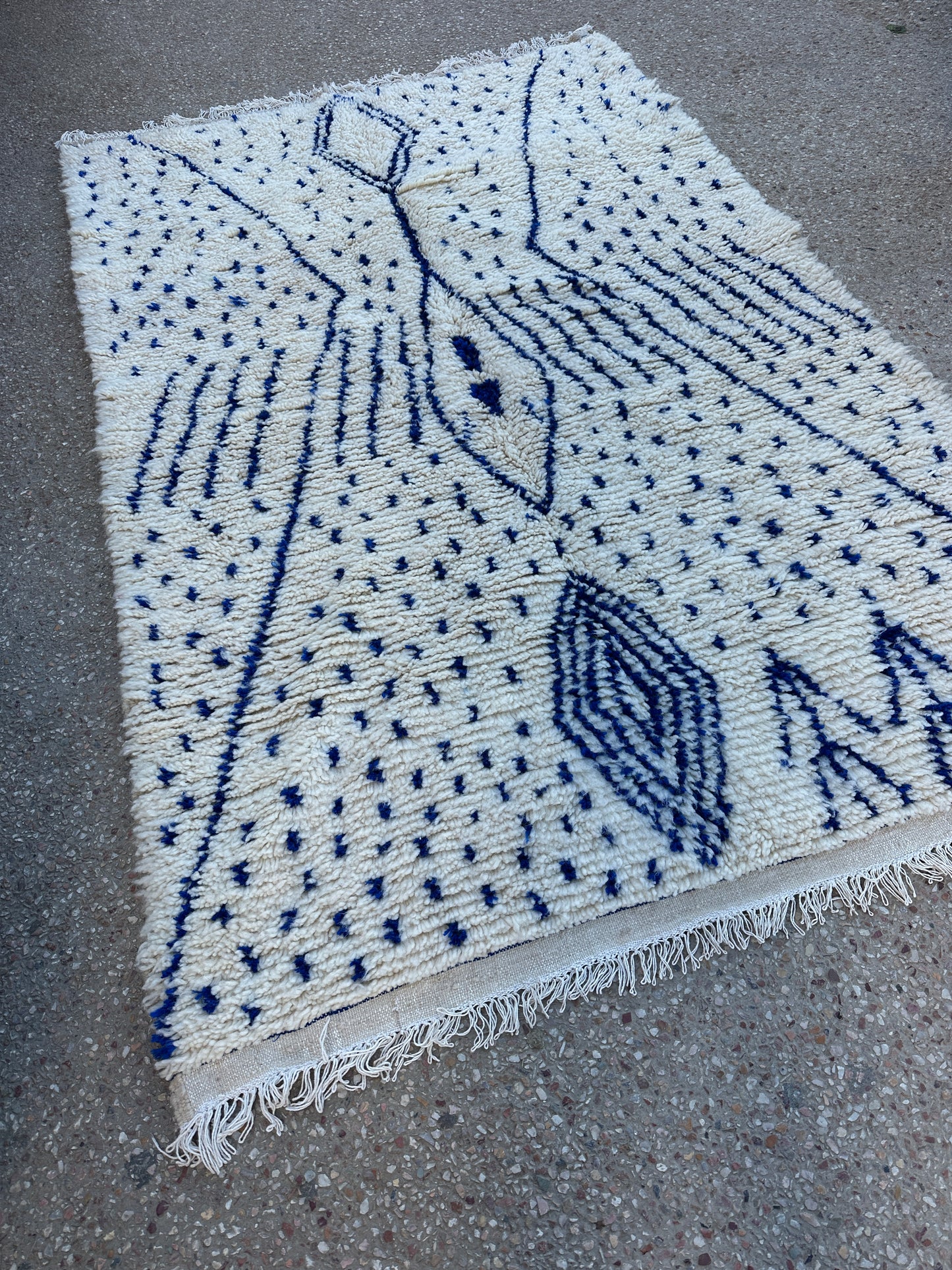 Handmade Azilal Rug, size 250 x 150 cm || 8.2 x 4.92 ft