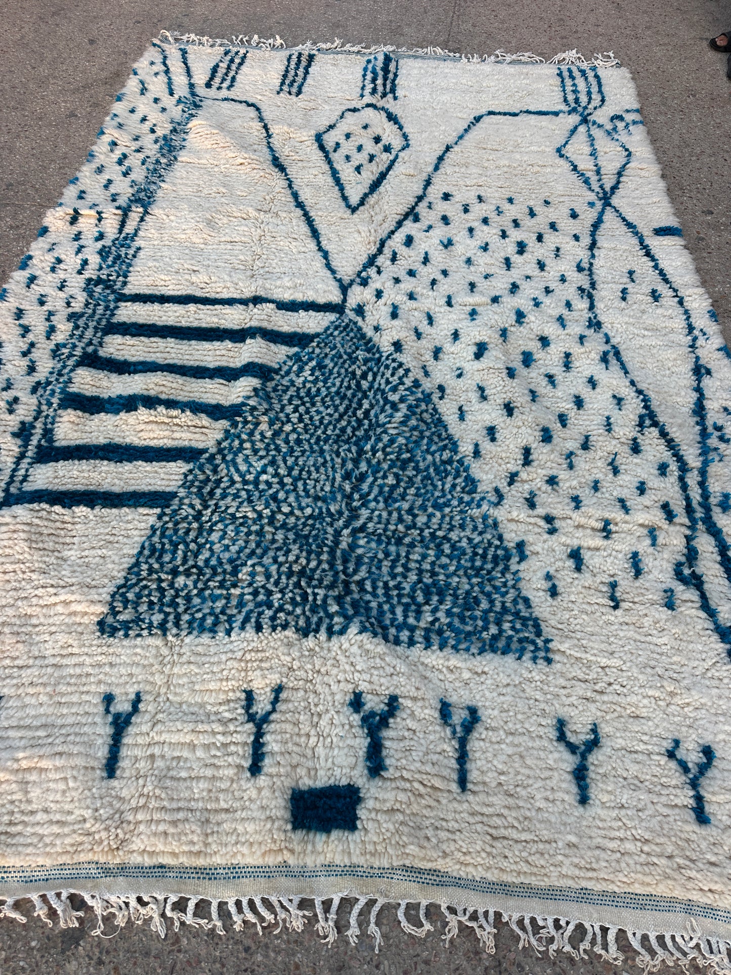 Handmade Azilal Rug, size 300 x 200 cm || 9.84 x 6.56 ft