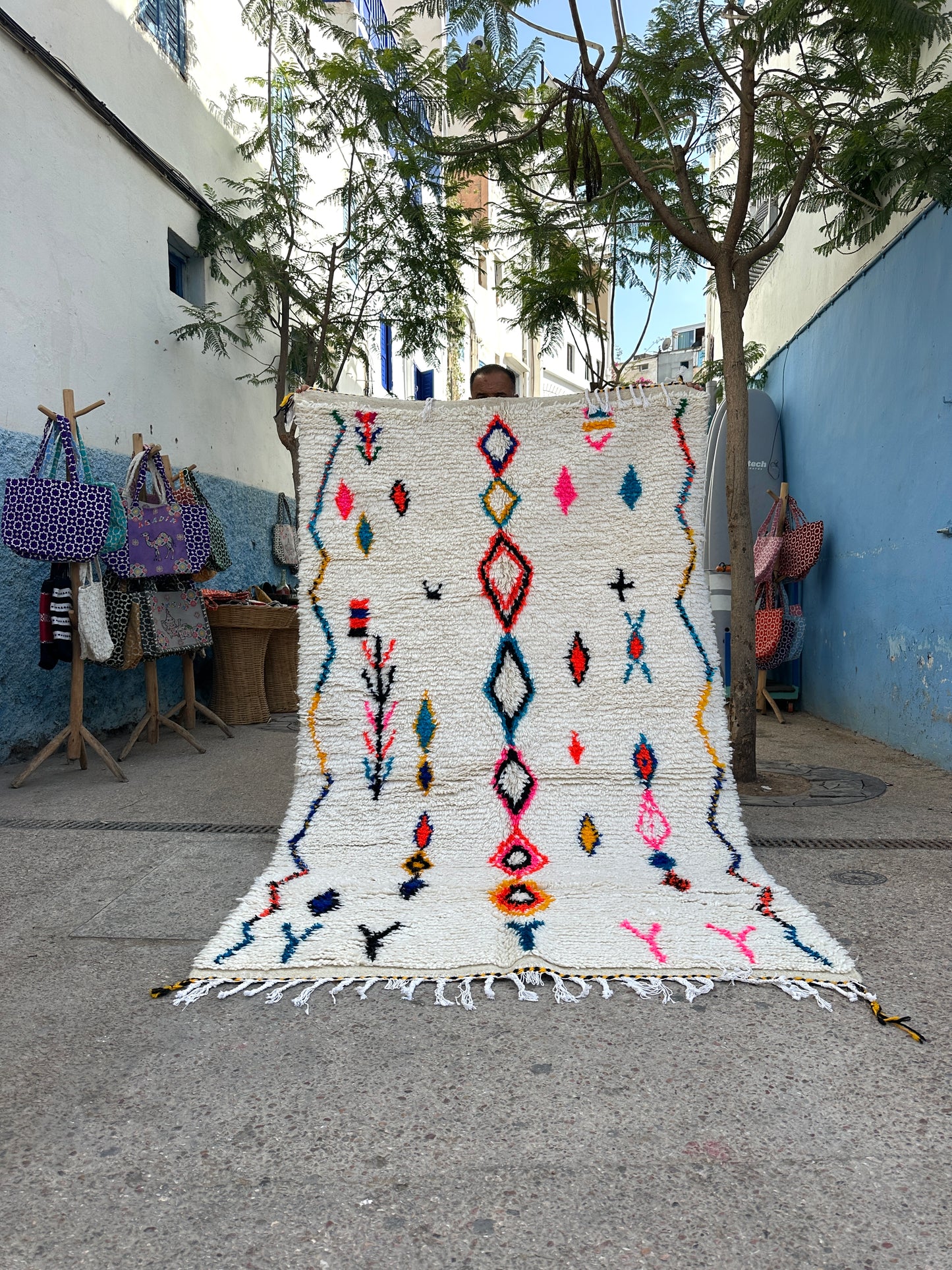 Handmade Azilal Rug, size 250 x 150 cm || 8.2 x 4.92 ft