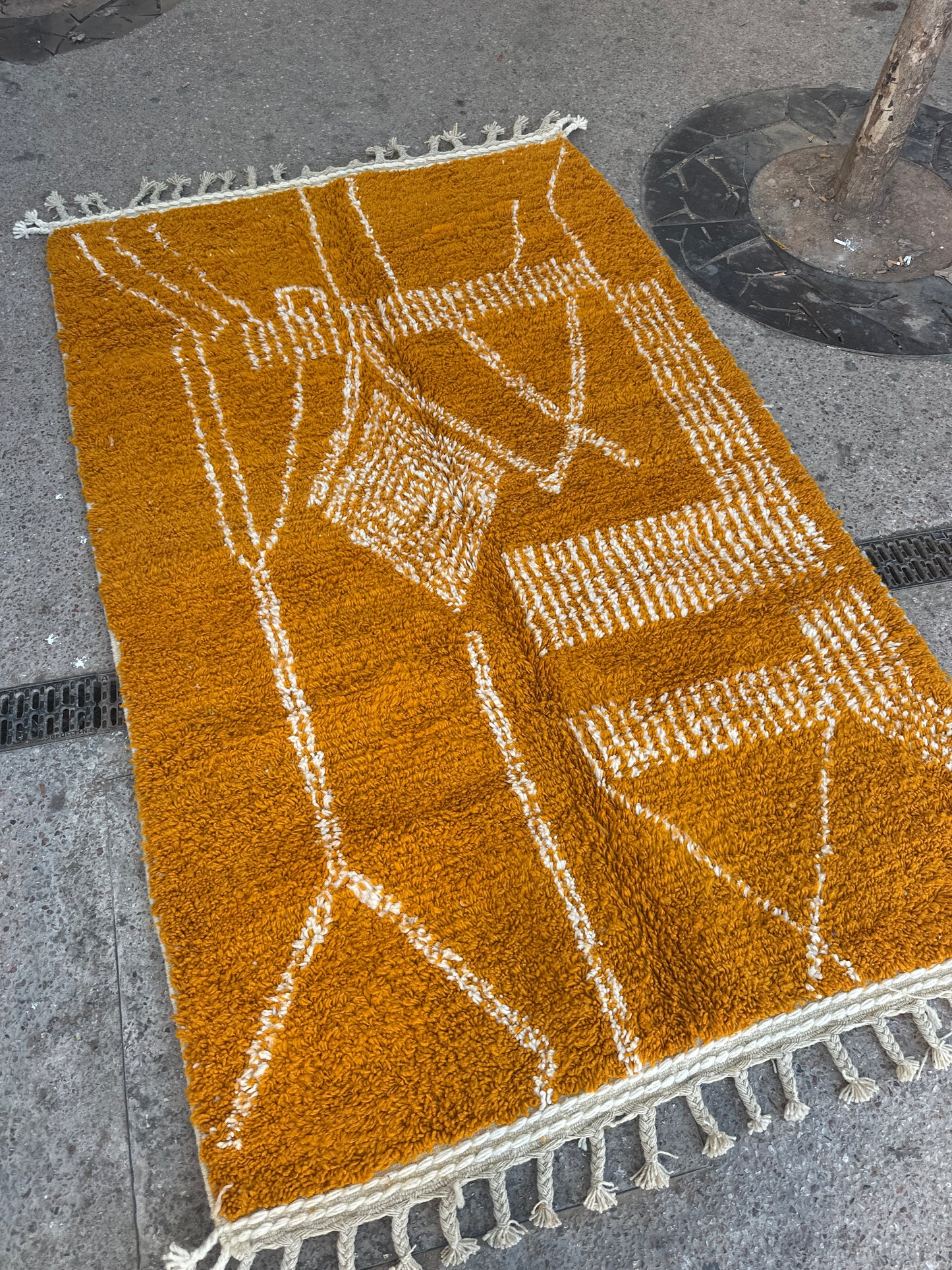 Handmade Beni Ouarain, size 250 x 150 cm || 8.2 x 4.92 ft
