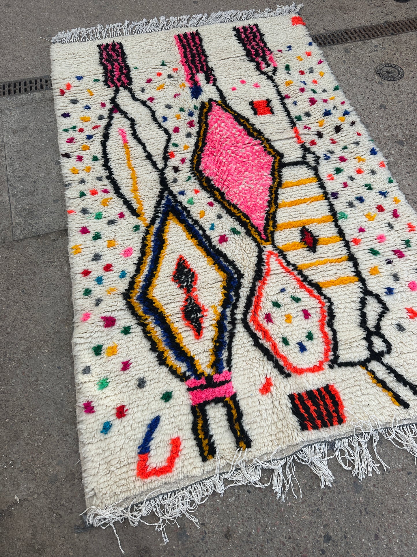 Handmade Azilal Rug, size 250 x 150 cm || 8.2 x 4.92 ft