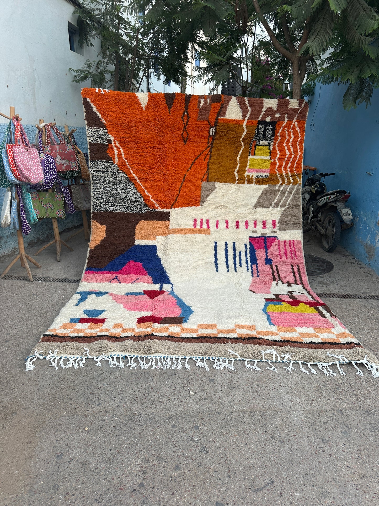 Handmade Beni Ouarain, size 350 x 250 cm ||
