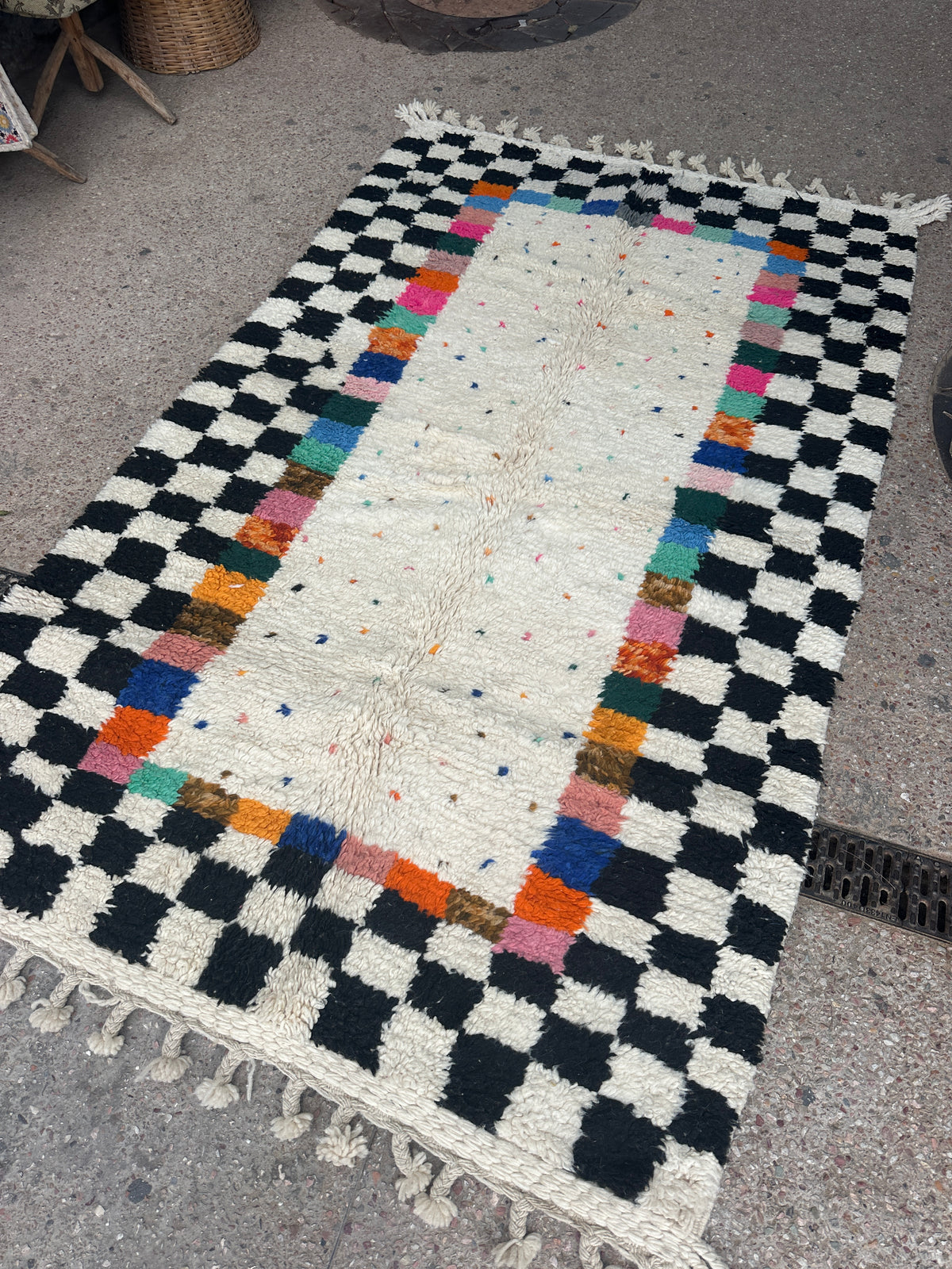 Handmade Beni Ouarain, size 250 x 150 cm || 8.2 x 4.92 ft