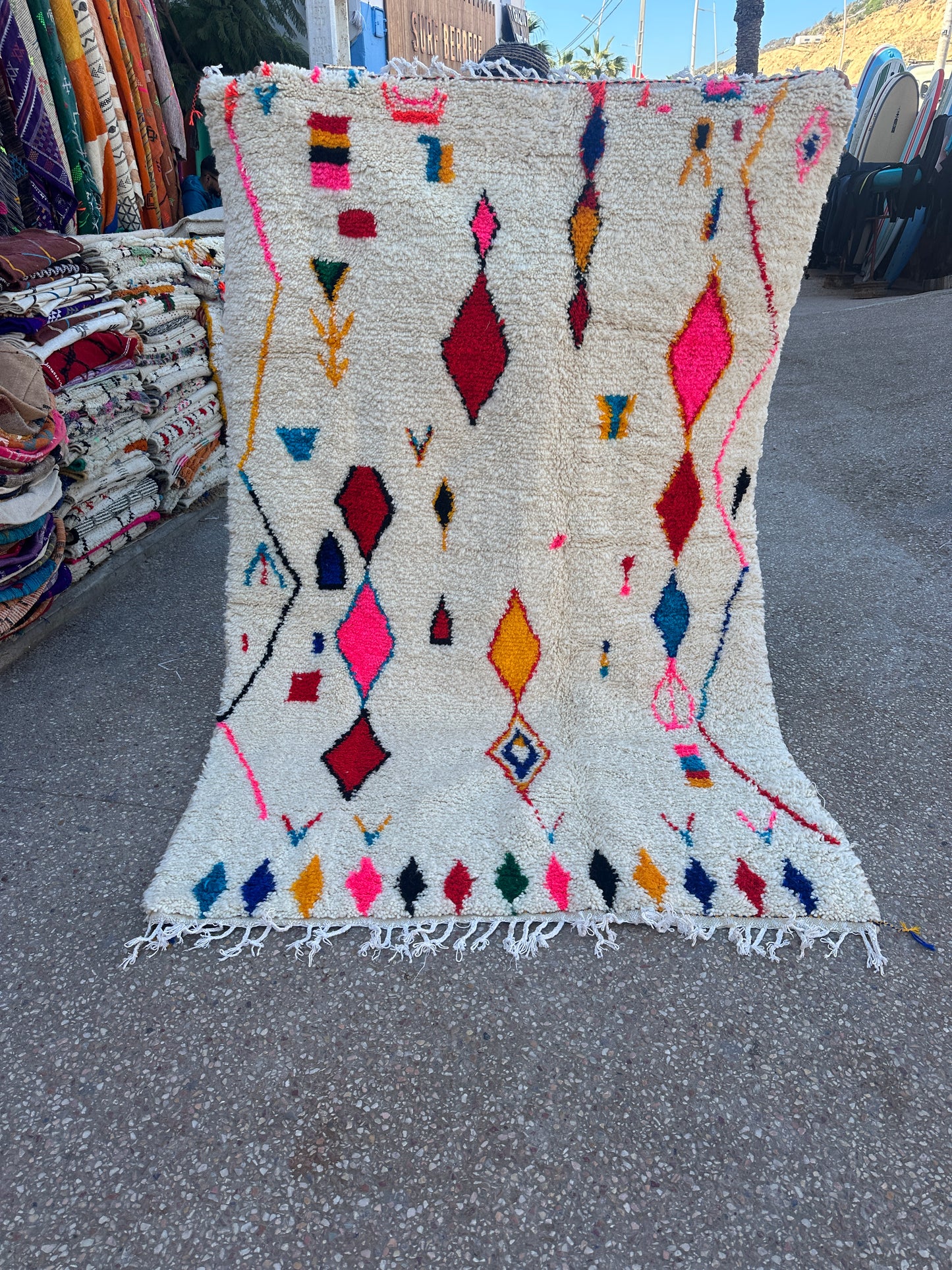Handmade Azilal Rug, size 250 x 150 cm || 8.2 x 4.92 ft