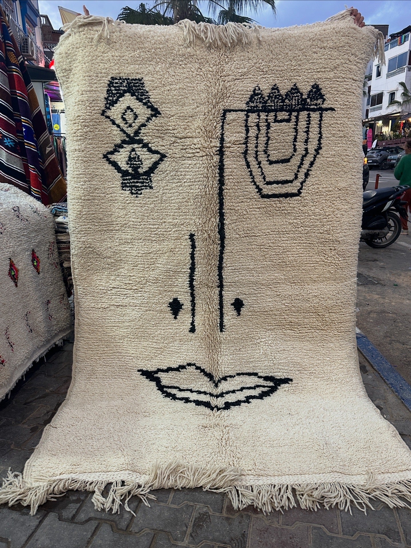 Beni Ouarain Rug size 250 x 150 cm || 8.2 x 4.92 ft