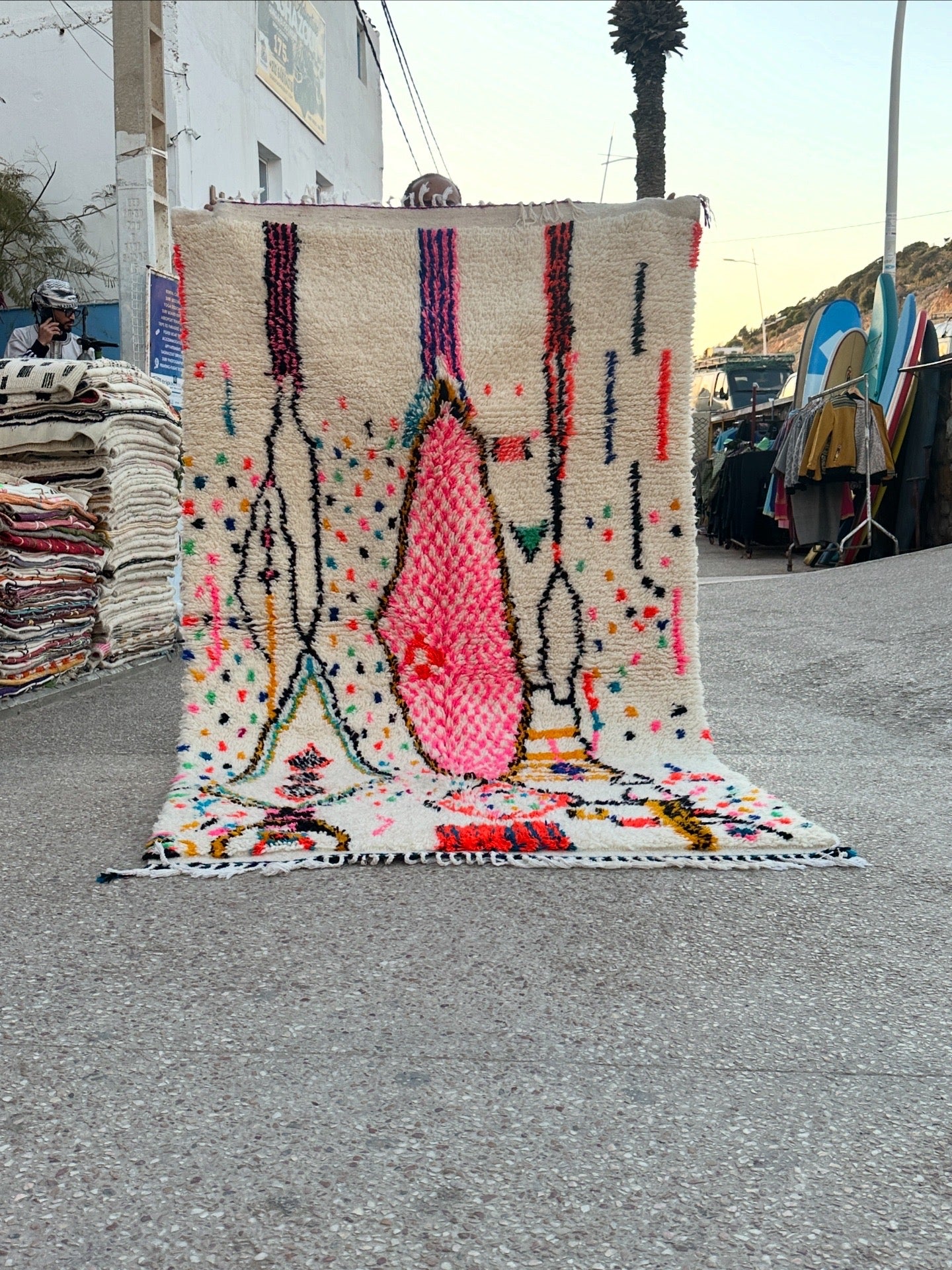 Handmade Azilal Rug, size 250 x 150 cm || 8.2 x 4.92 ft
