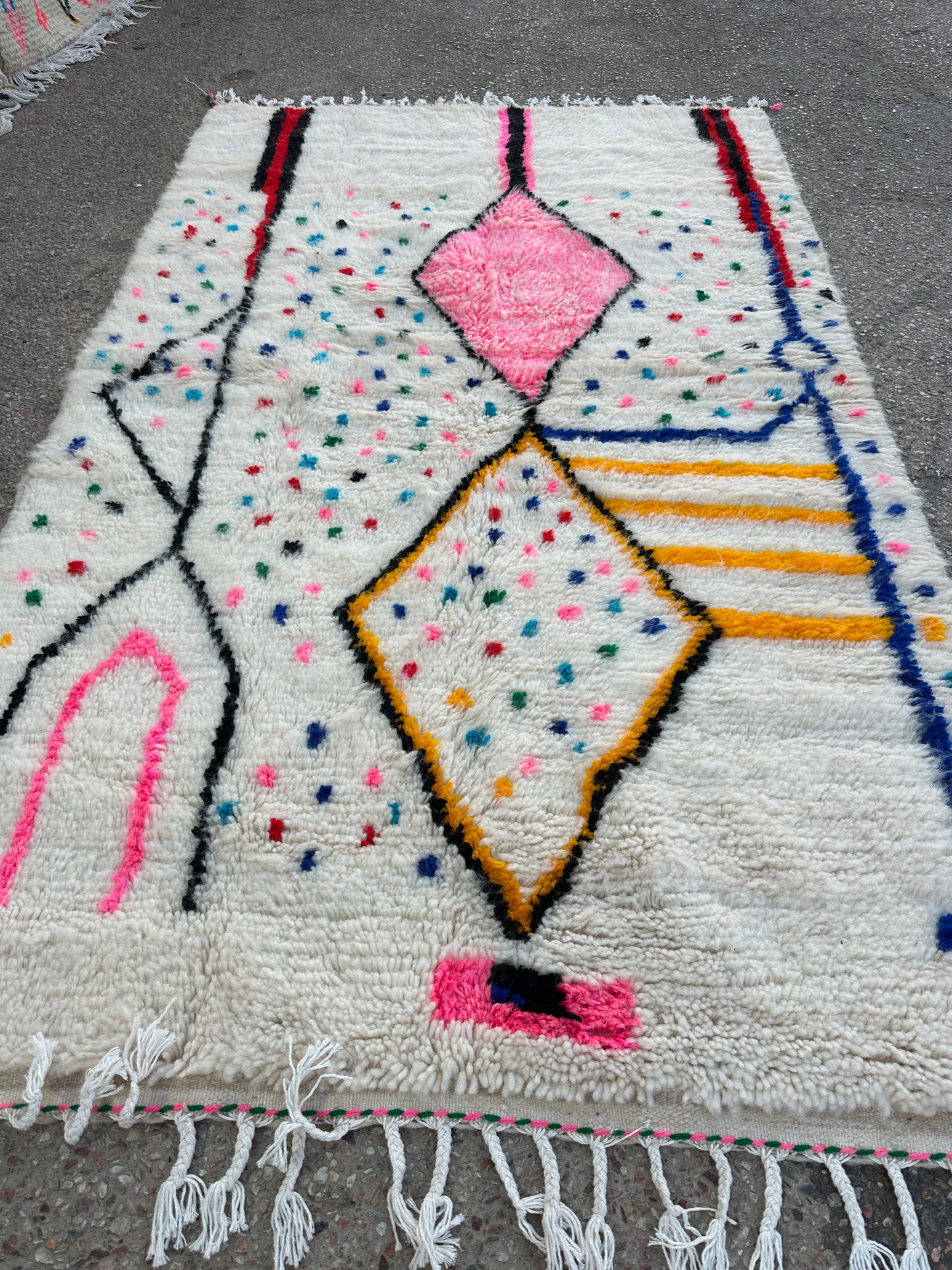 Handmade Azilal Rug, size 250 x 150 cm || 8.2 x 4.92 ft
