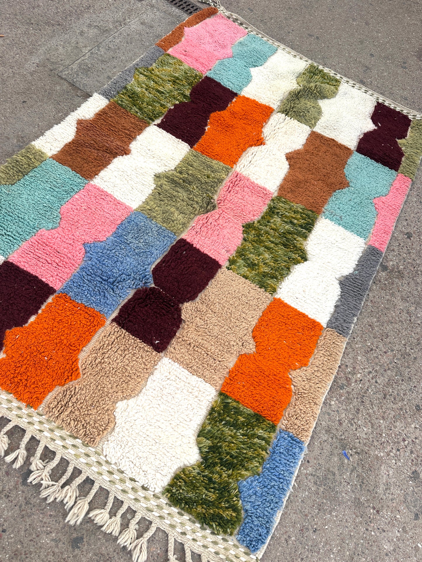 Handmade Beni Ouarain, size 250 x 150 cm || 8.2 x 4.92 ft
