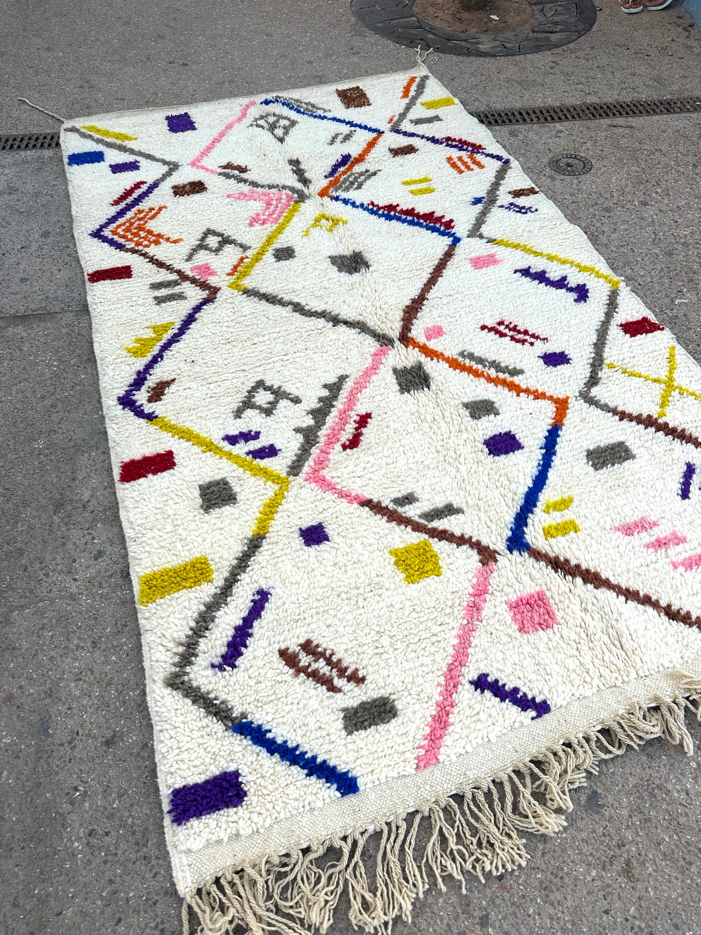 Handmade Beni Ouarain, size 250 x 150 cm || 8.2 x 4.92 ft