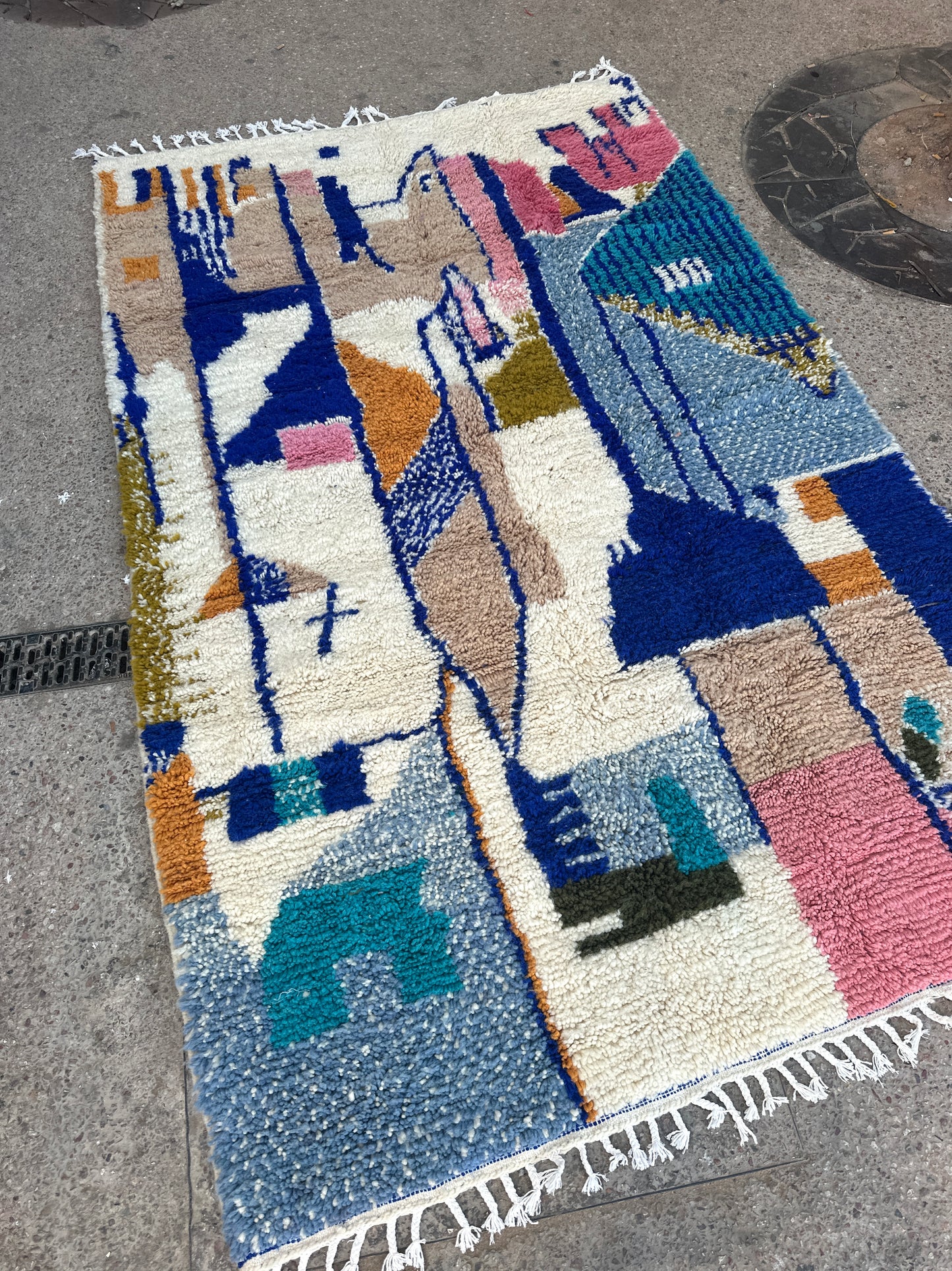 Handmade Beni Ouarain, size 250 x 150 cm || 8.2 x 4.92 ft